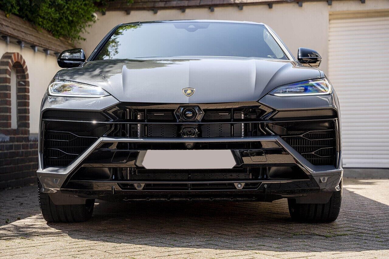 LAMBORGHINI URUS ESTATE 4.0T 25.9kWh Plug-in Hybrid FSI V8 5dr Auto for sale UK - Slide 2