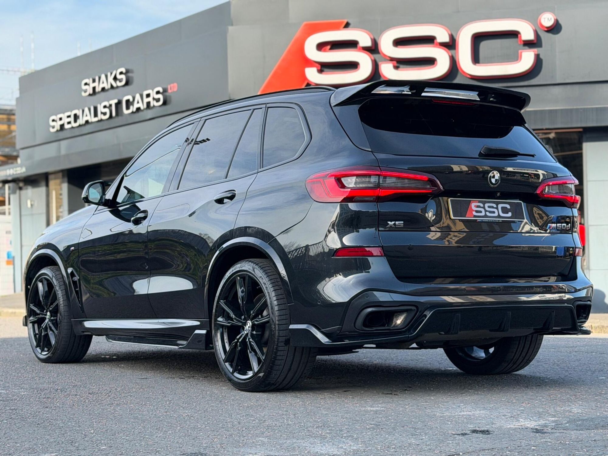 BMW X5 DIESEL ESTATE xDrive M50d 5dr Auto for sale UK - Slide 2