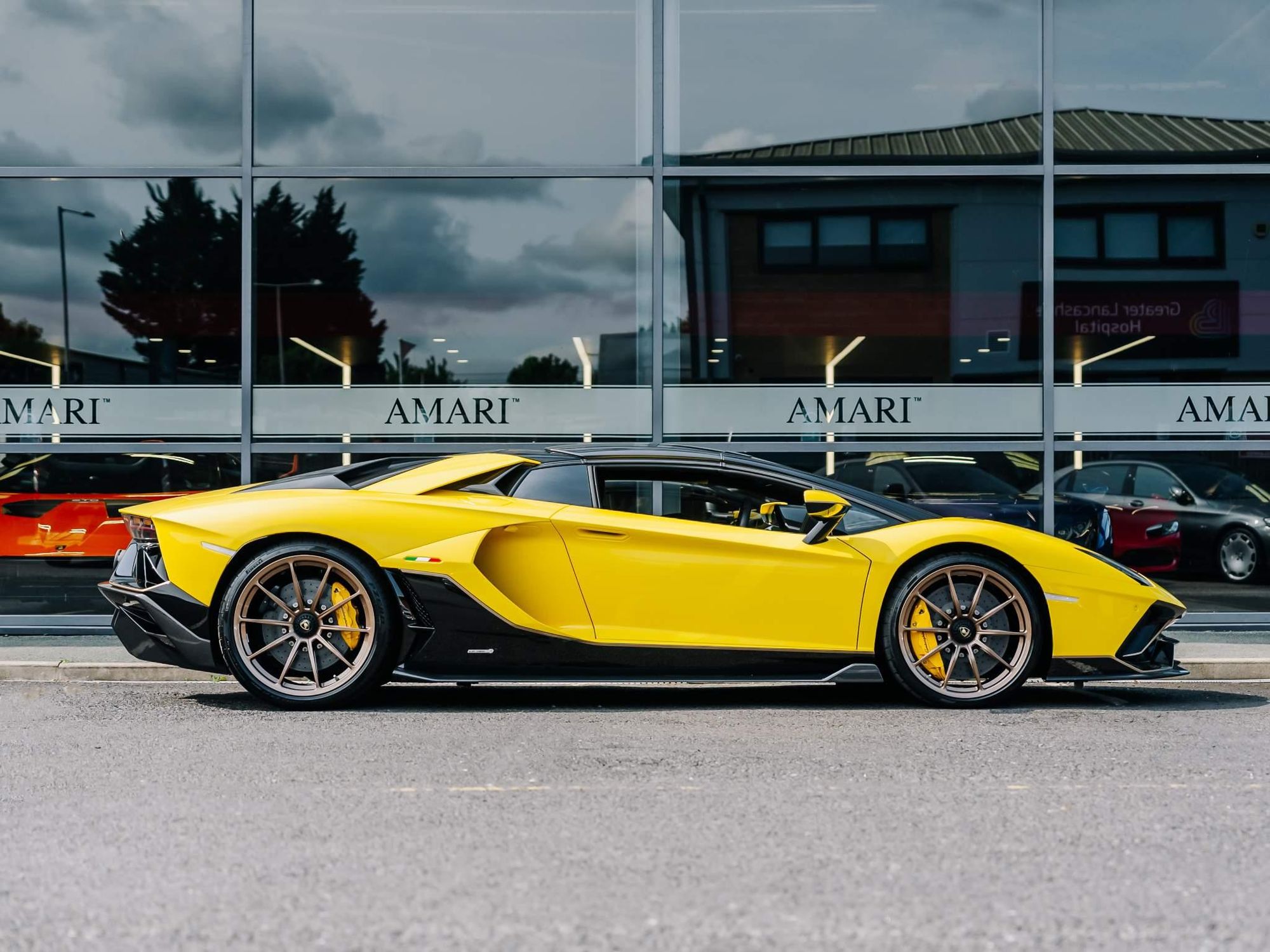 LAMBORGHINI AVENTADOR ROADSTER LP 780-4 Ultimae 2dr ISR for sale UK - Slide 3