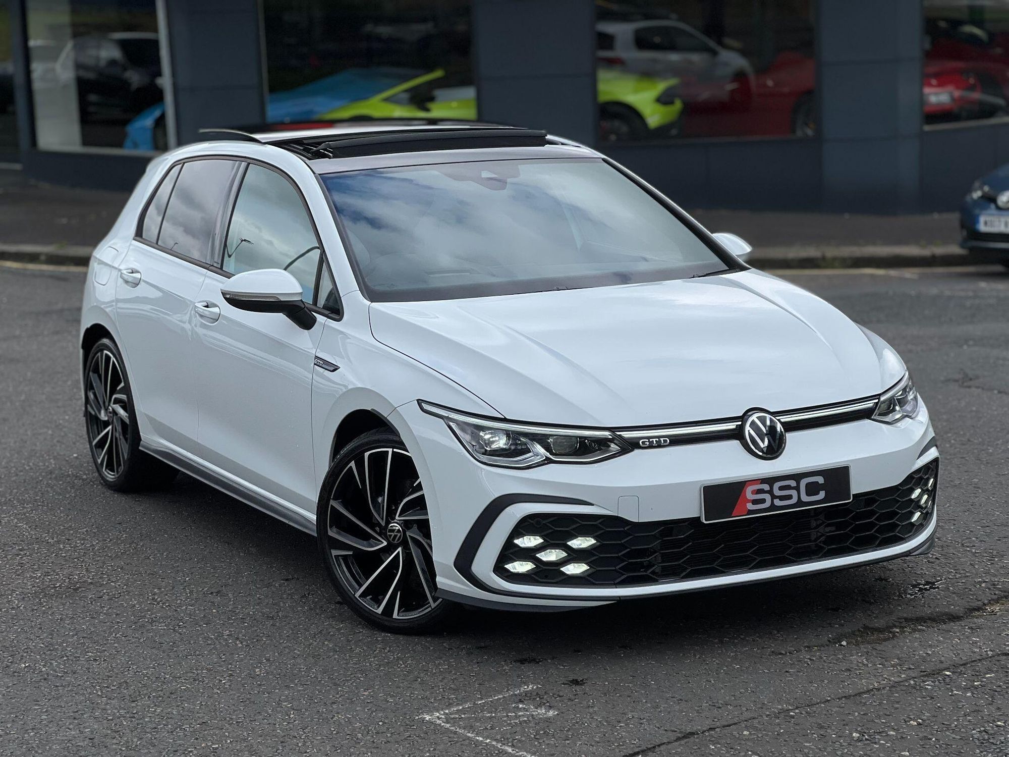 VOLKSWAGEN GOLF DIESEL HATCHBACK 2.0 TDI 200 GTD 5dr DSG for sale UK - Slide 4