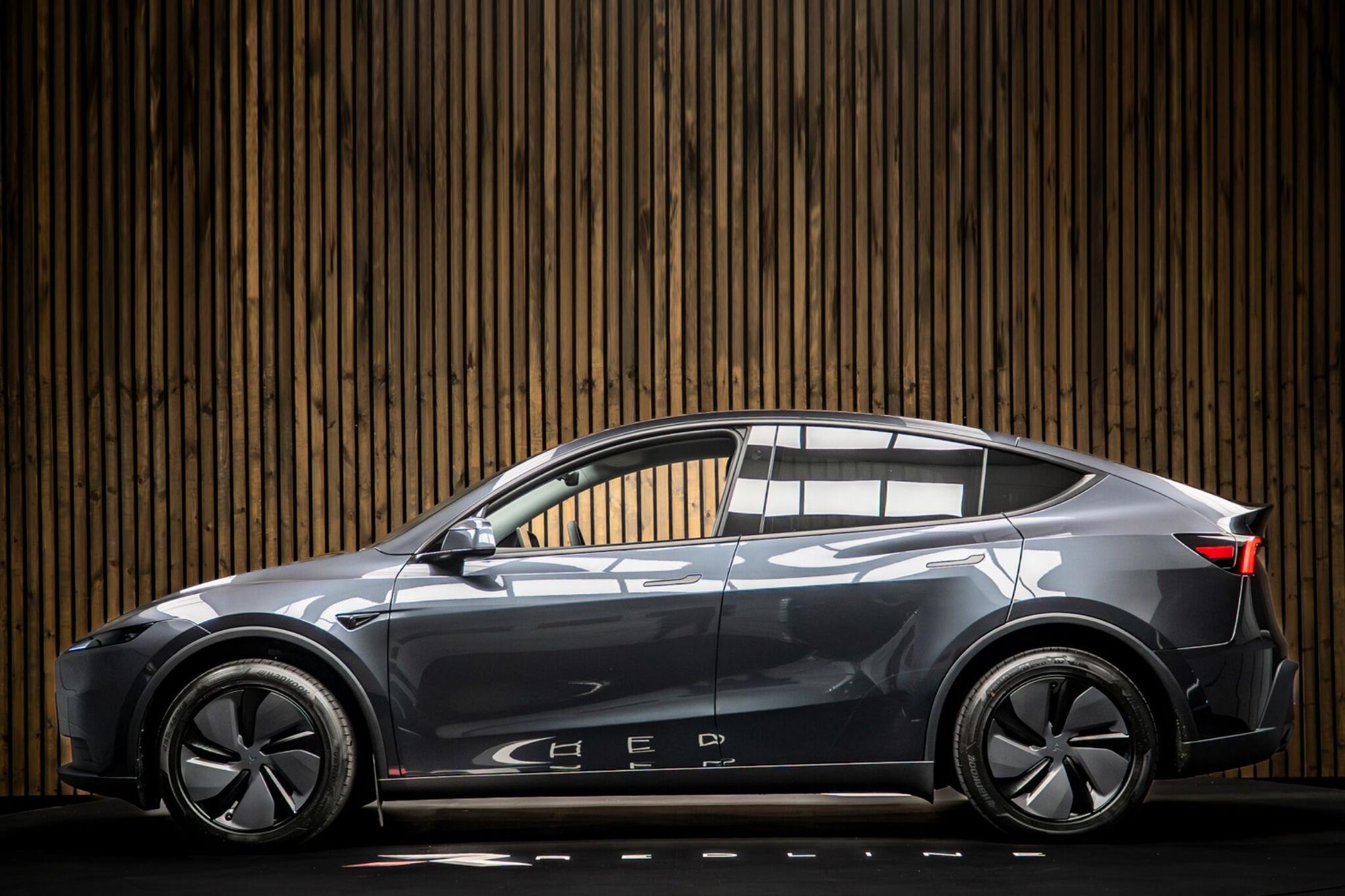 TESLA MODEL Y HATCHBACK Standard Range RWD 5dr Auto for sale UK - Slide 7