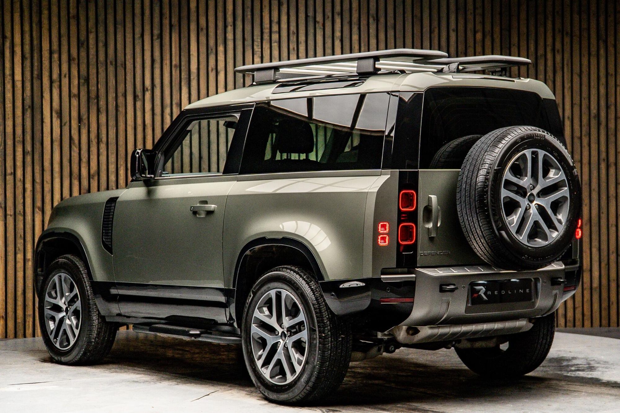 LAND ROVER DEFENDER ESTATE 2.0 P300 X-Dynamic SE 90 3dr Auto for sale UK - Slide 3