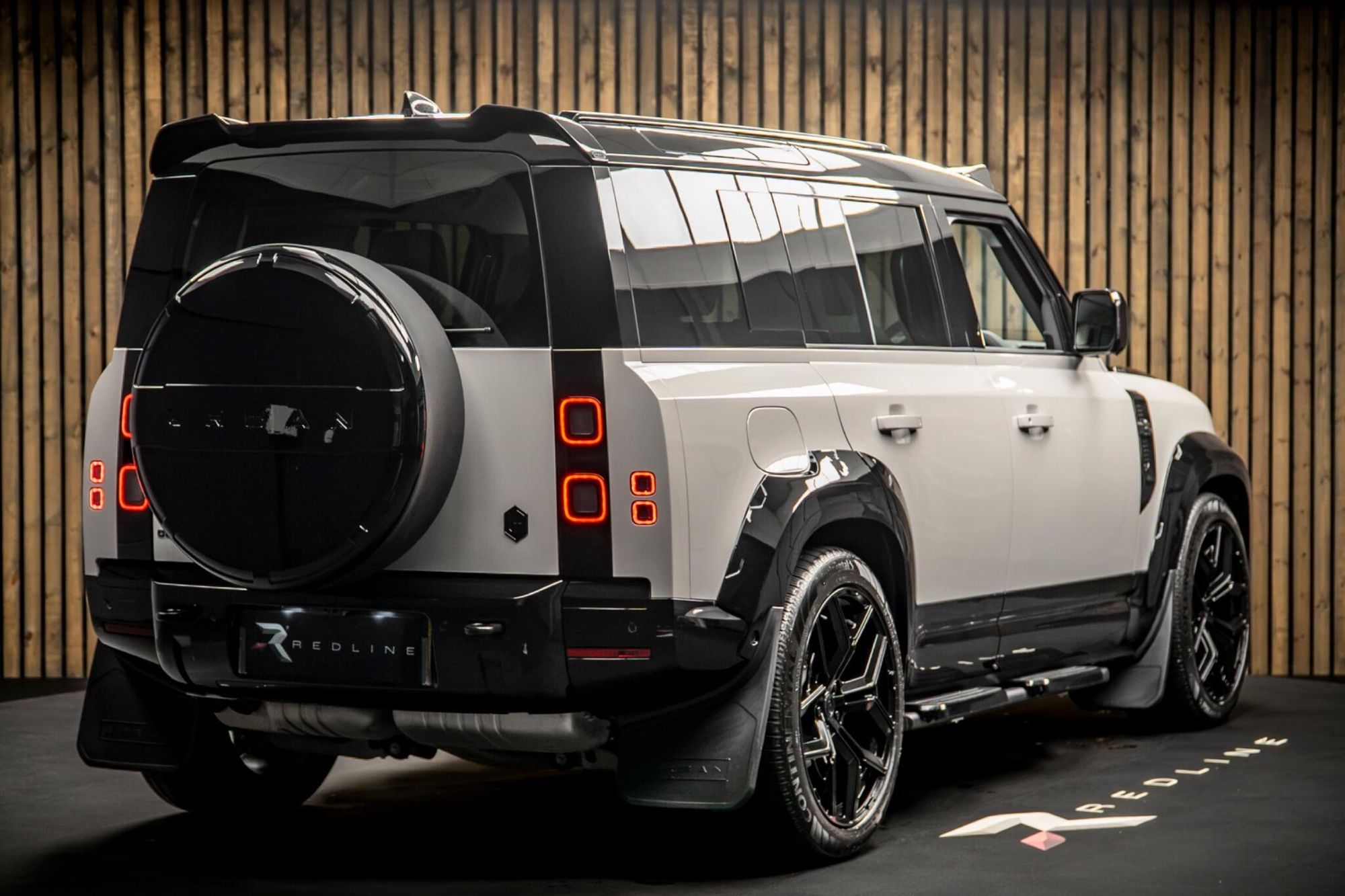 LAND ROVER DEFENDER DIESEL ESTATE 3.0 D250 X-Dynamic HSE 110 5dr Auto for sale UK - Slide 3