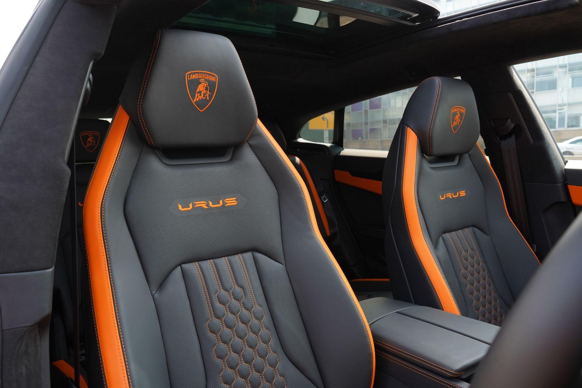 LAMBORGHINI URUS ESTATE 4.0T FSI V8 S 5dr Auto for sale UK - Slide 3