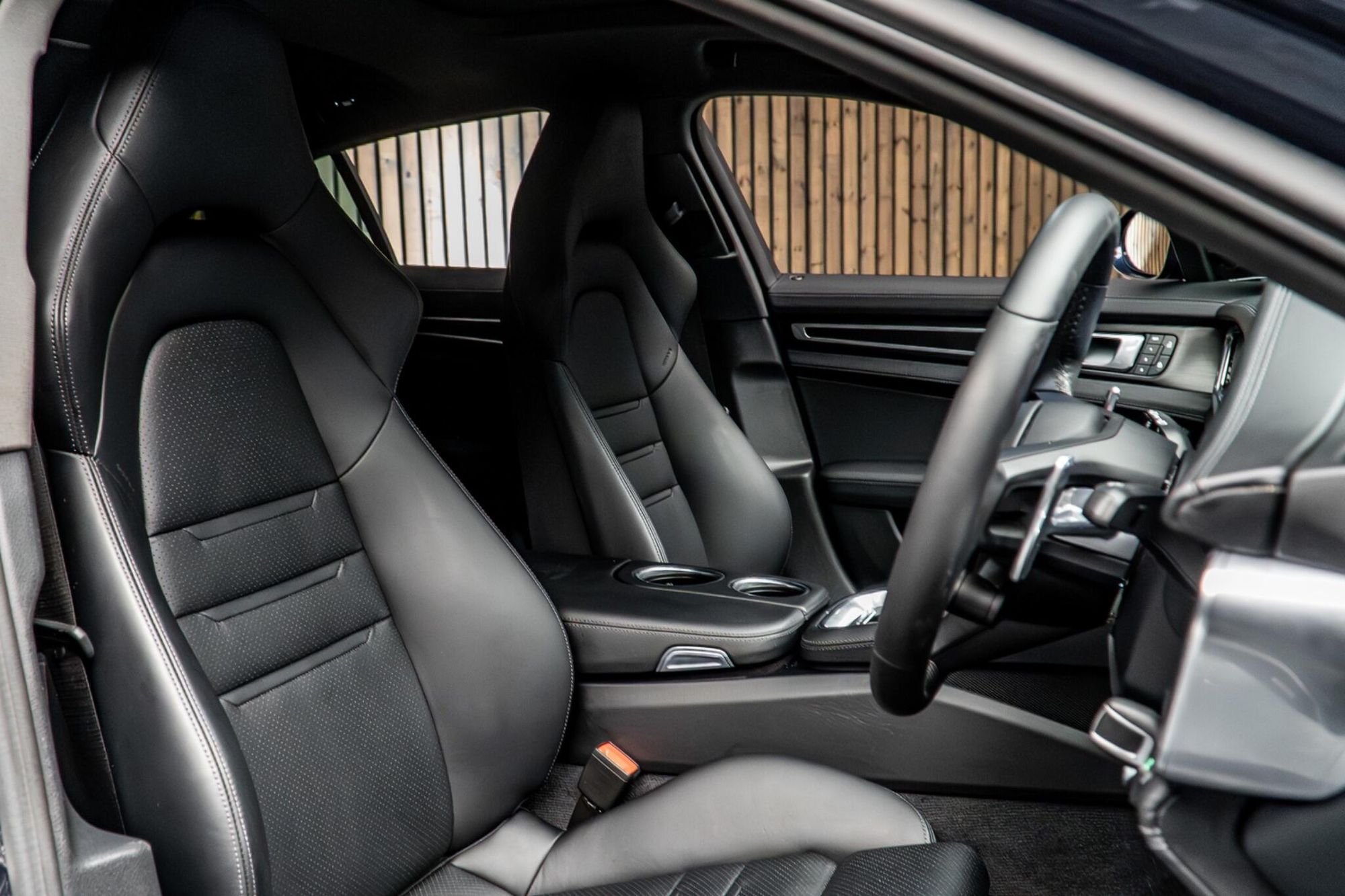 PORSCHE PANAMERA HATCHBACK SPECIAL EDITIONS 2.9 V6 4 Platinum Edition E-Hybrid 5dr PDK for sale UK - Slide 2