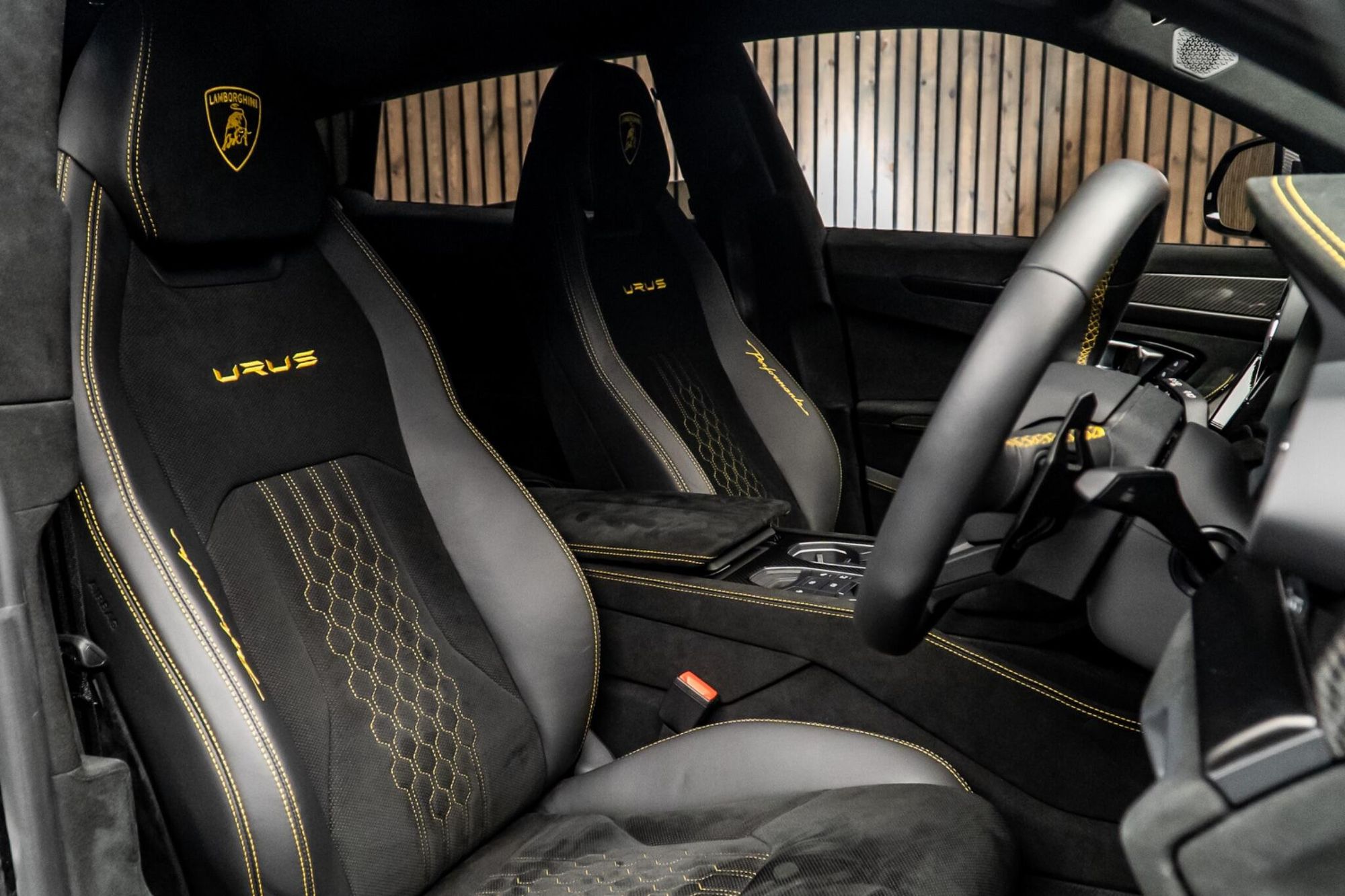 LAMBORGHINI URUS ESTATE 4.0T FSI V8 Performante 5dr Auto for sale UK - Slide 2