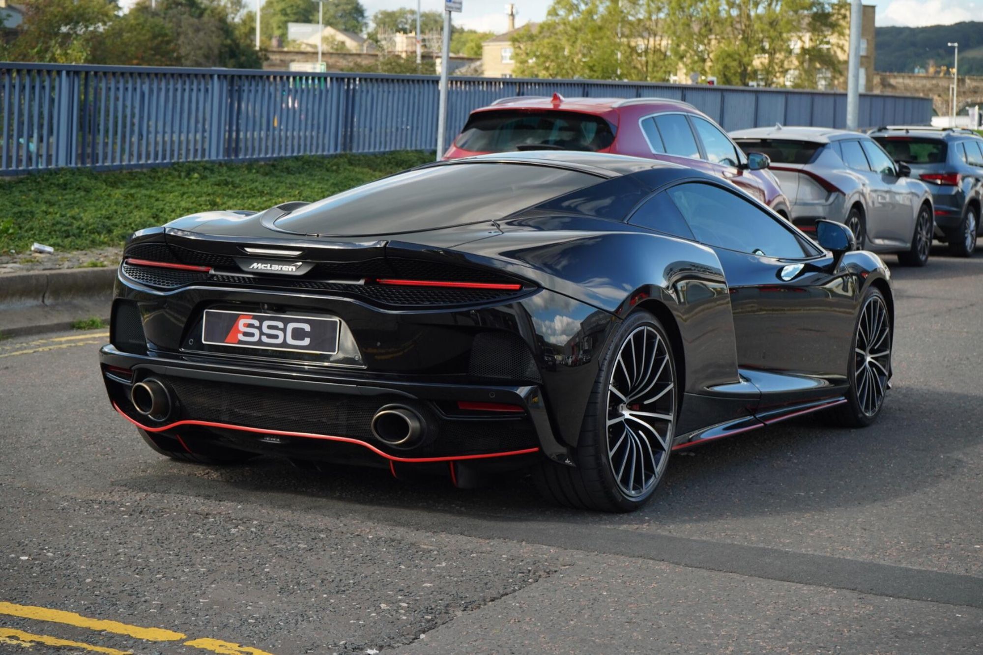 MCLAREN GT COUPE V8 2dr SSG Auto for sale UK - Slide 9