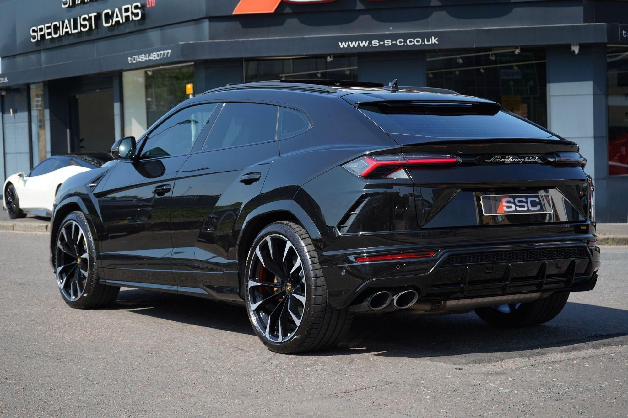 LAMBORGHINI URUS ESTATE 4.0T FSI V8 5dr Auto for sale UK - Slide 2