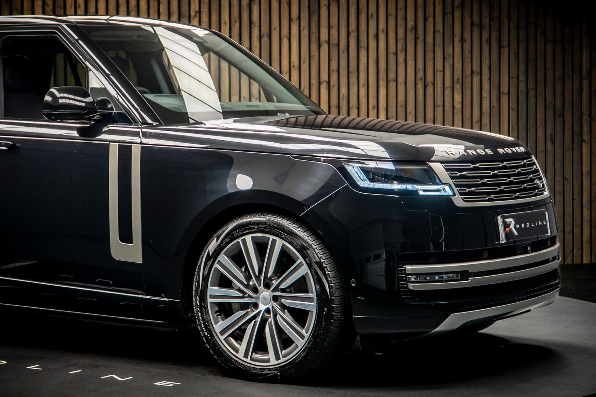 LAND ROVER RANGE ROVER ESTATE 3.0 P460e HSE 4dr Auto for sale UK - Slide 10