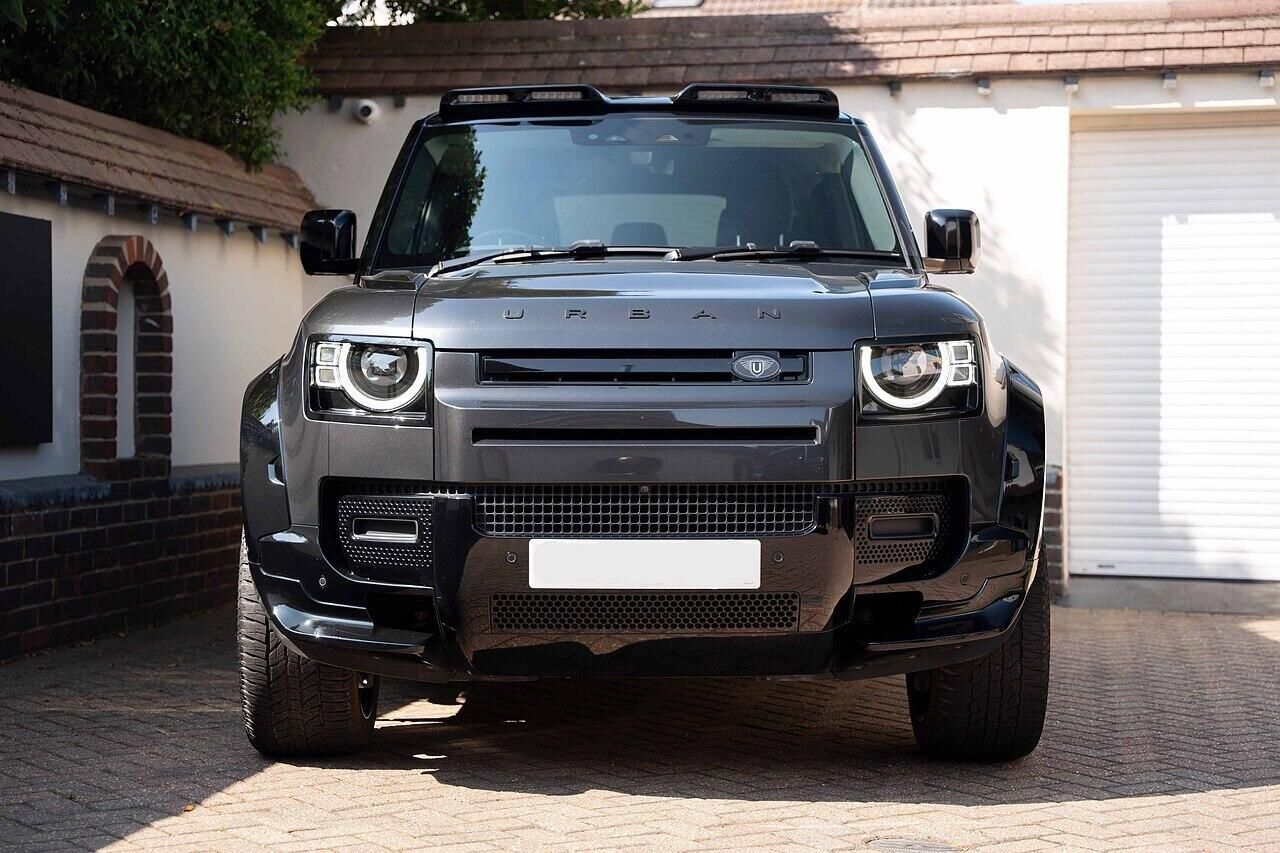 LAND ROVER DEFENDER DIESEL ESTATE 3.0 D250 X-Dynamic SE 110 5dr Auto for sale UK - Slide 2