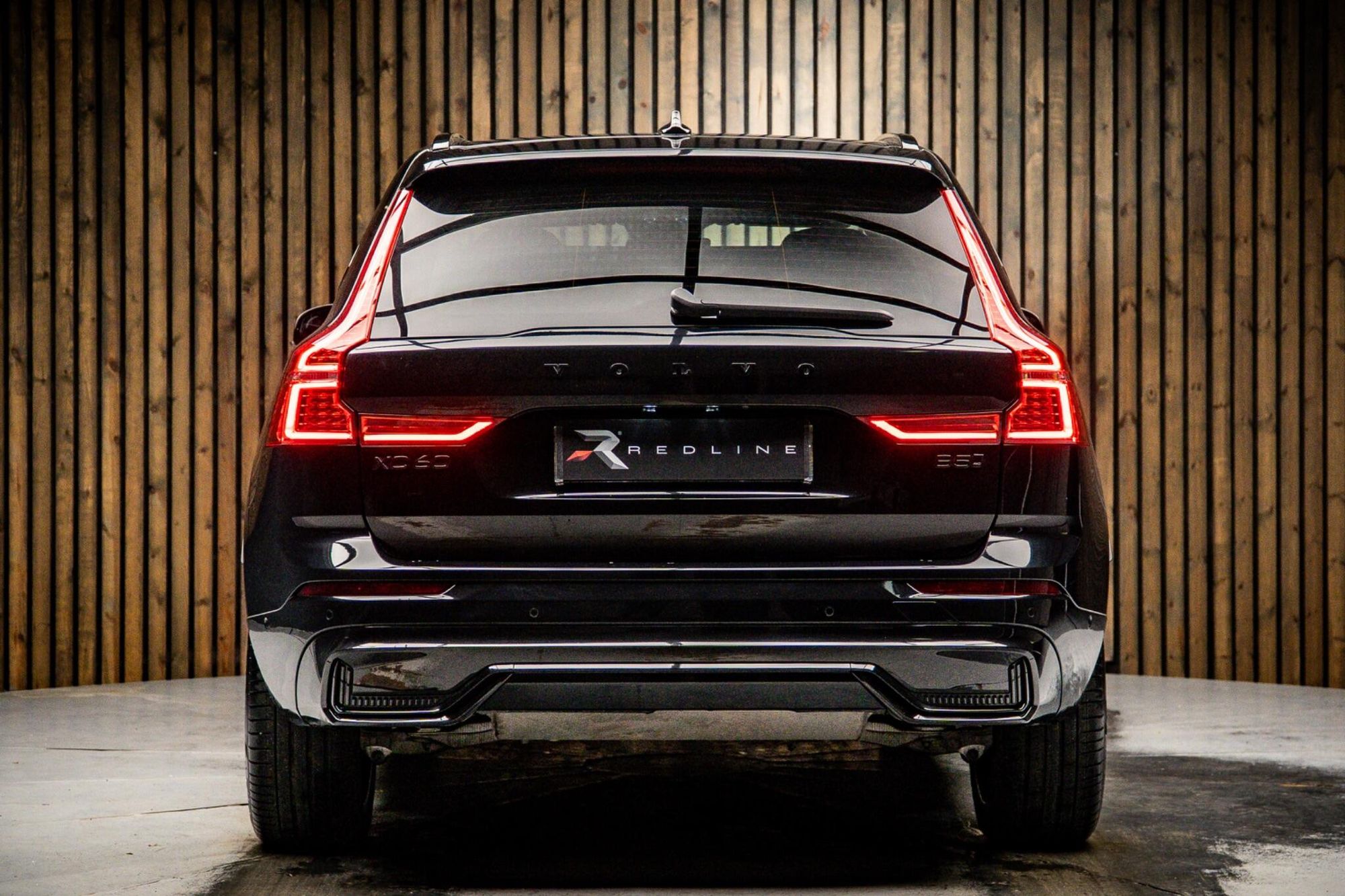 VOLVO XC60 ESTATE 2.0 B5P Plus Black Edition 5dr AWD Geartronic for sale UK - Slide 6