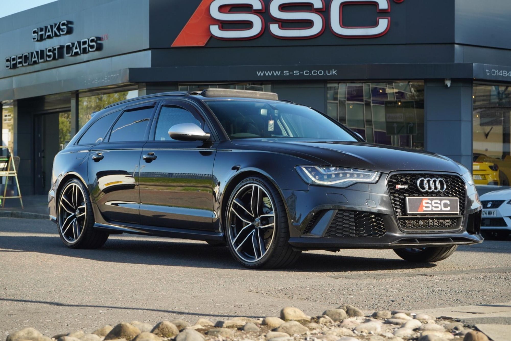 AUDI RS6 AVANT 4.0T FSI V8 Bi-Turbo RS6 Quattro 5dr Tip Auto for sale UK - Slide 4