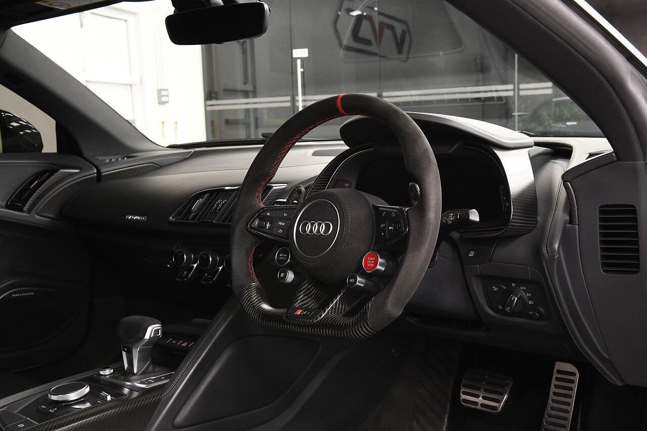 AUDI R8 COUPE 5.2 FSI V10 Plus Quattro 2dr S Tronic for sale UK - Slide 5