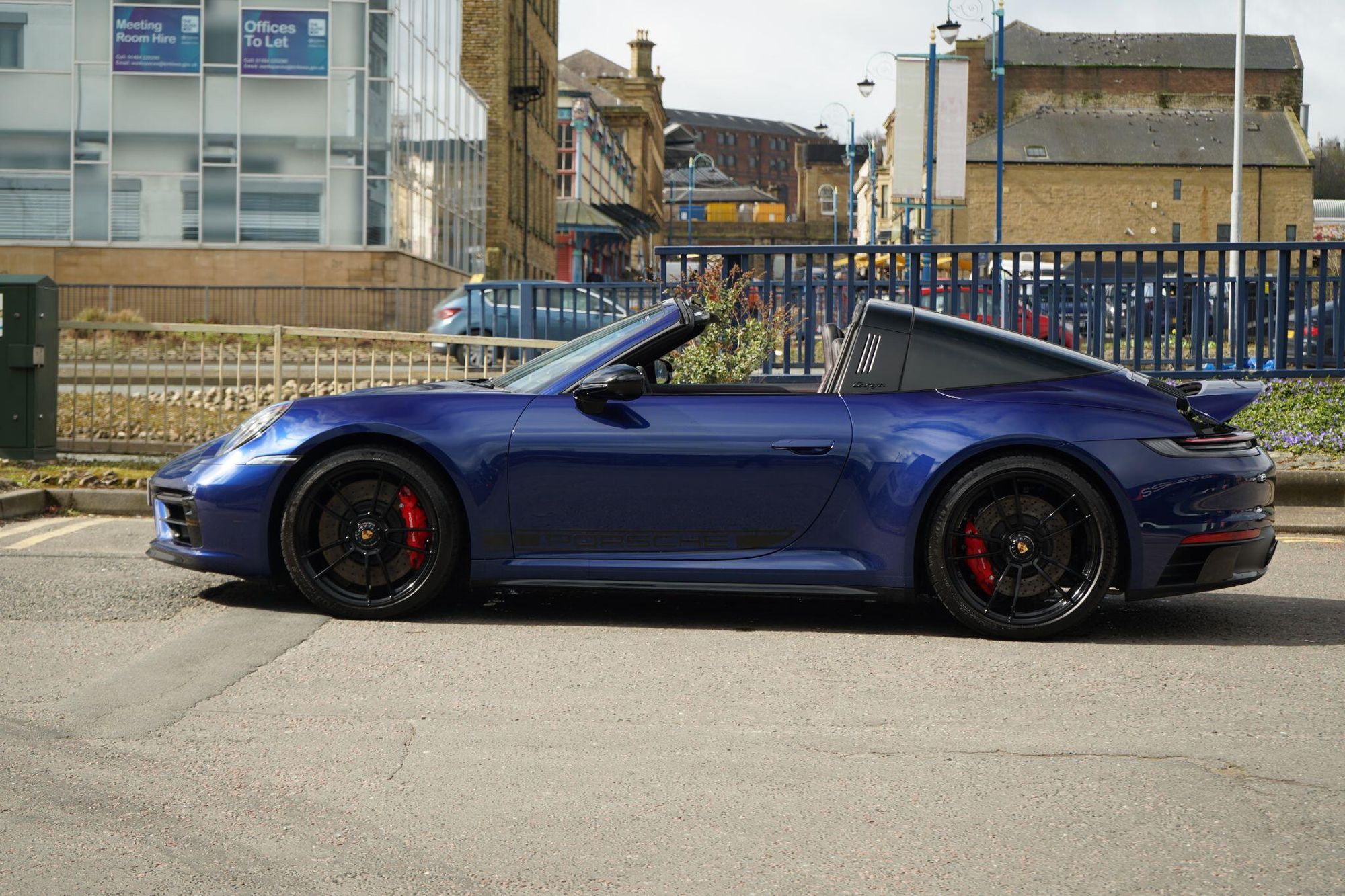 PORSCHE 911 [992] CARRERA 4 CABRIOLET GTS 2dr PDK for sale UK - Slide 10