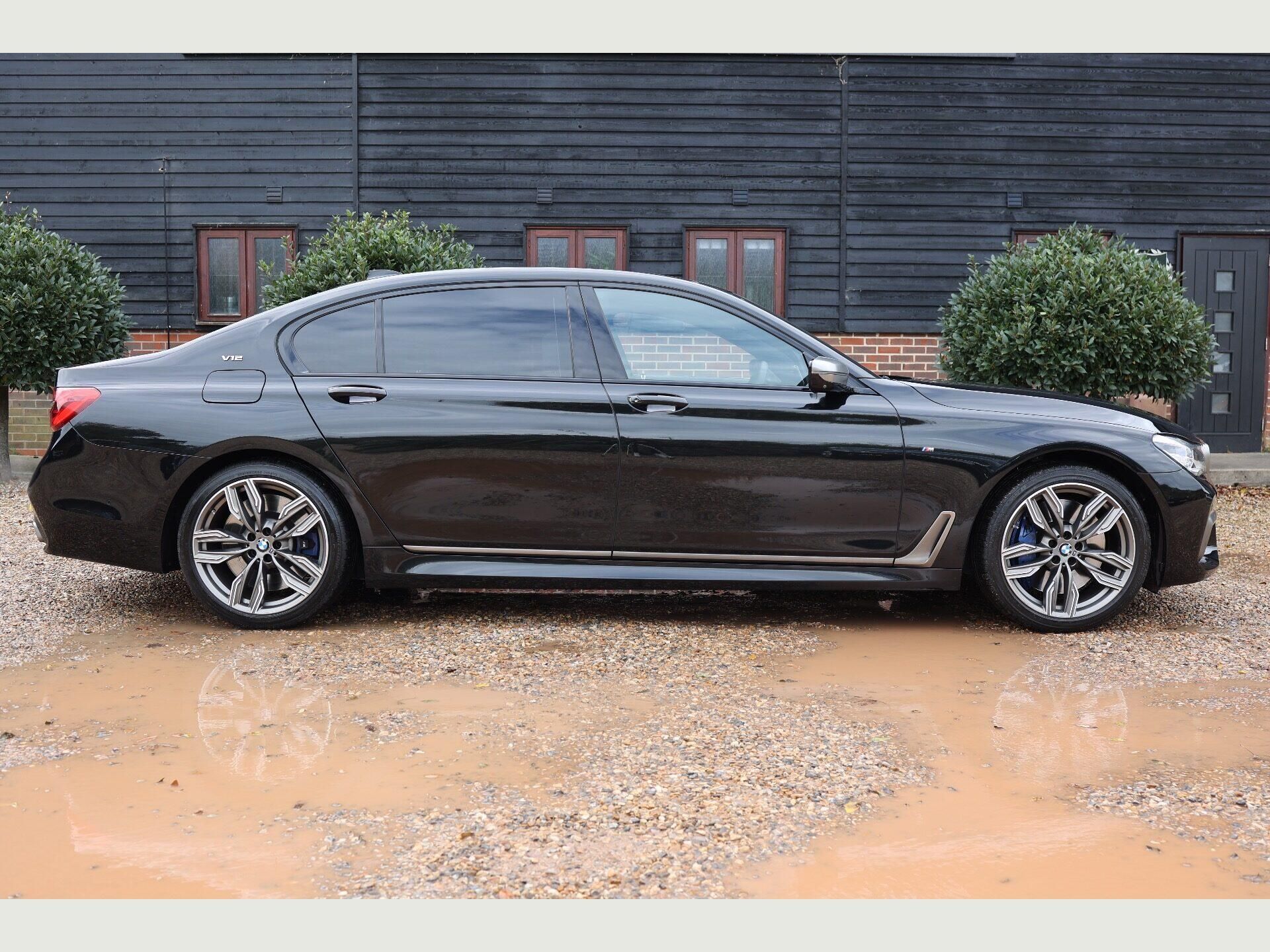 BMW 7 SERIES SALOON M760Li xDrive V12 4dr Auto for sale UK - Slide 10