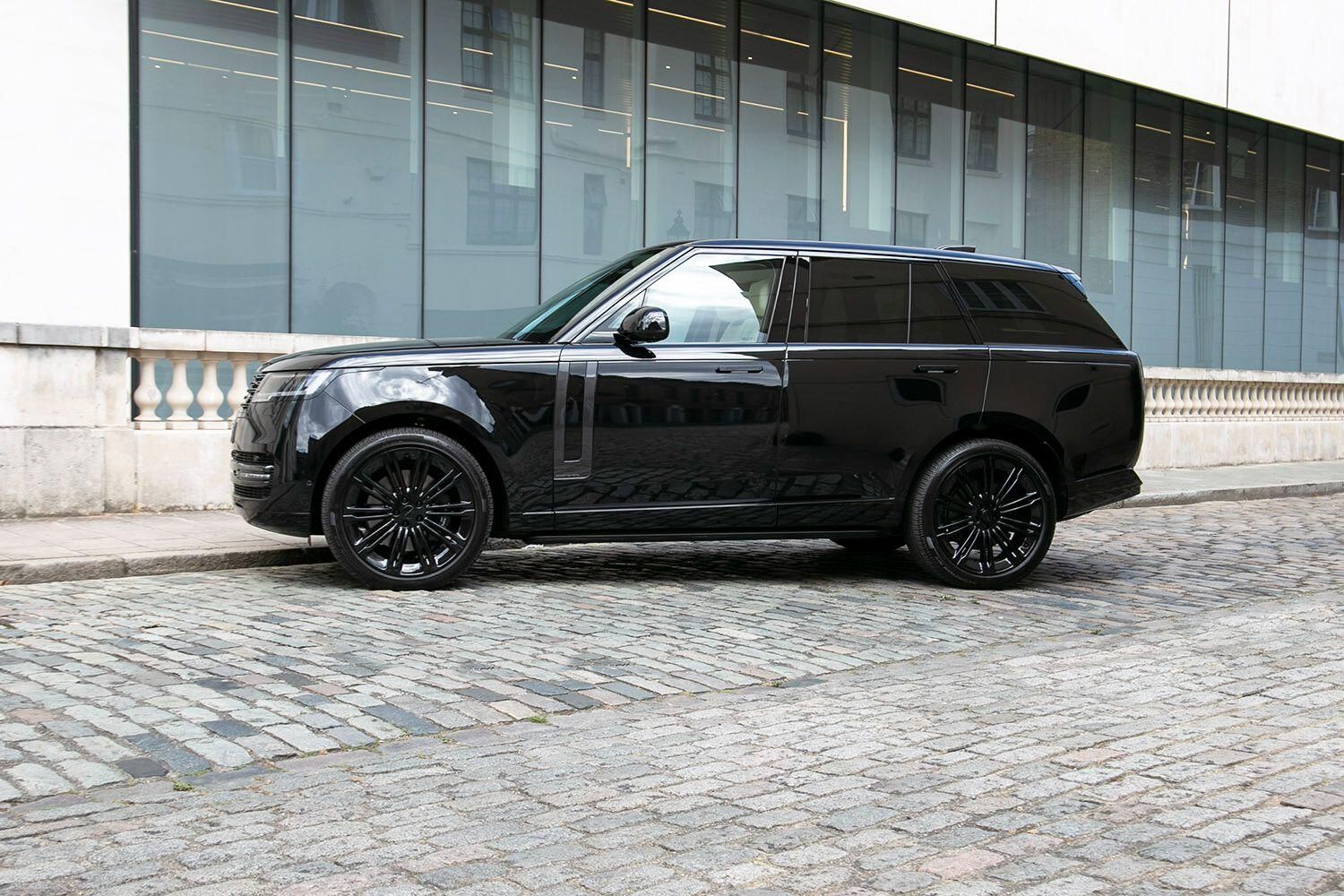LAND ROVER RANGE ROVER ESTATE 4.4 P530 V8 Autobiography 4dr Auto for sale UK - Slide 4