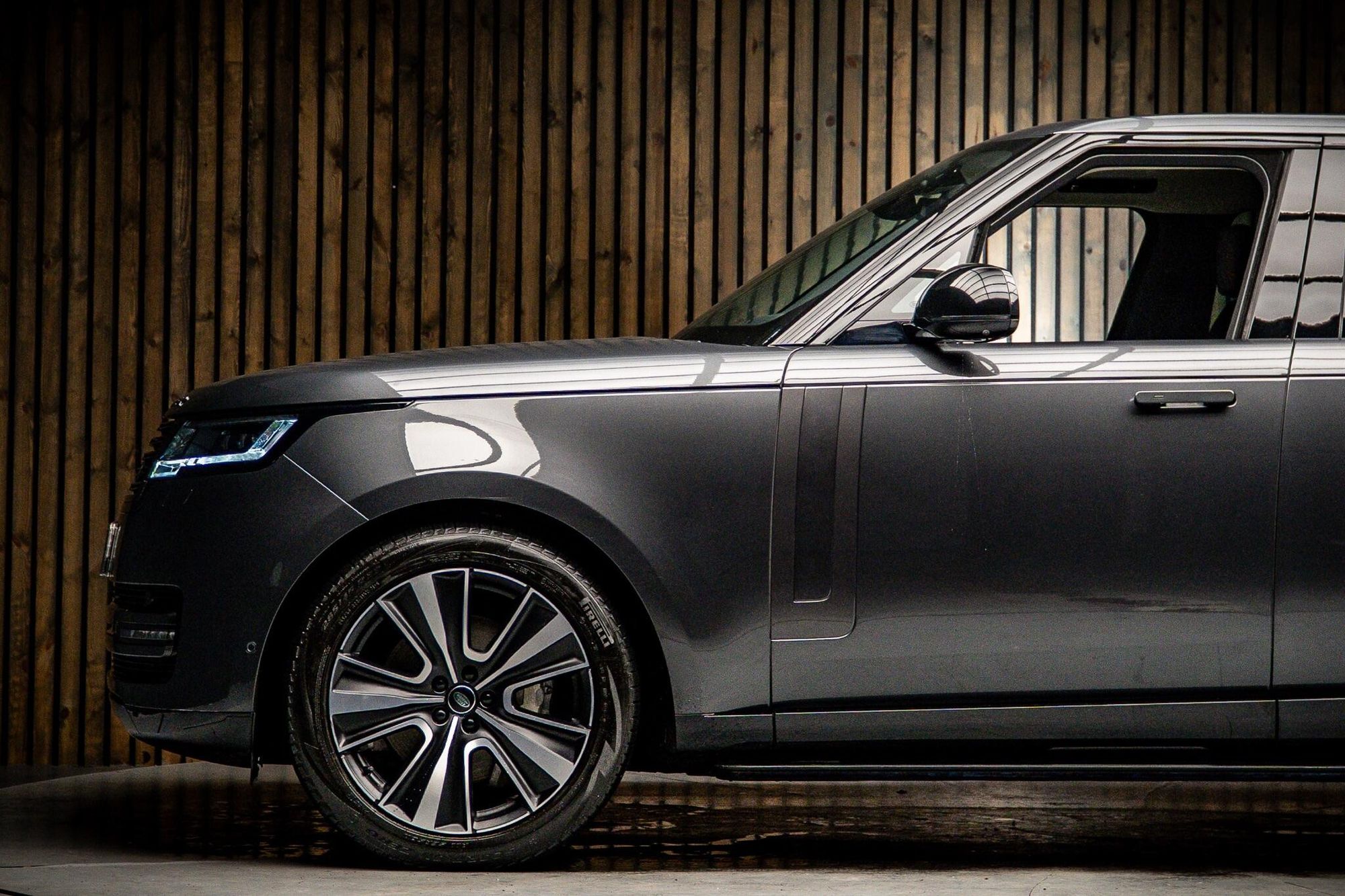 LAND ROVER RANGE ROVER DIESEL ESTATE 3.0 D300 SE 4dr Auto for sale UK - Slide 9