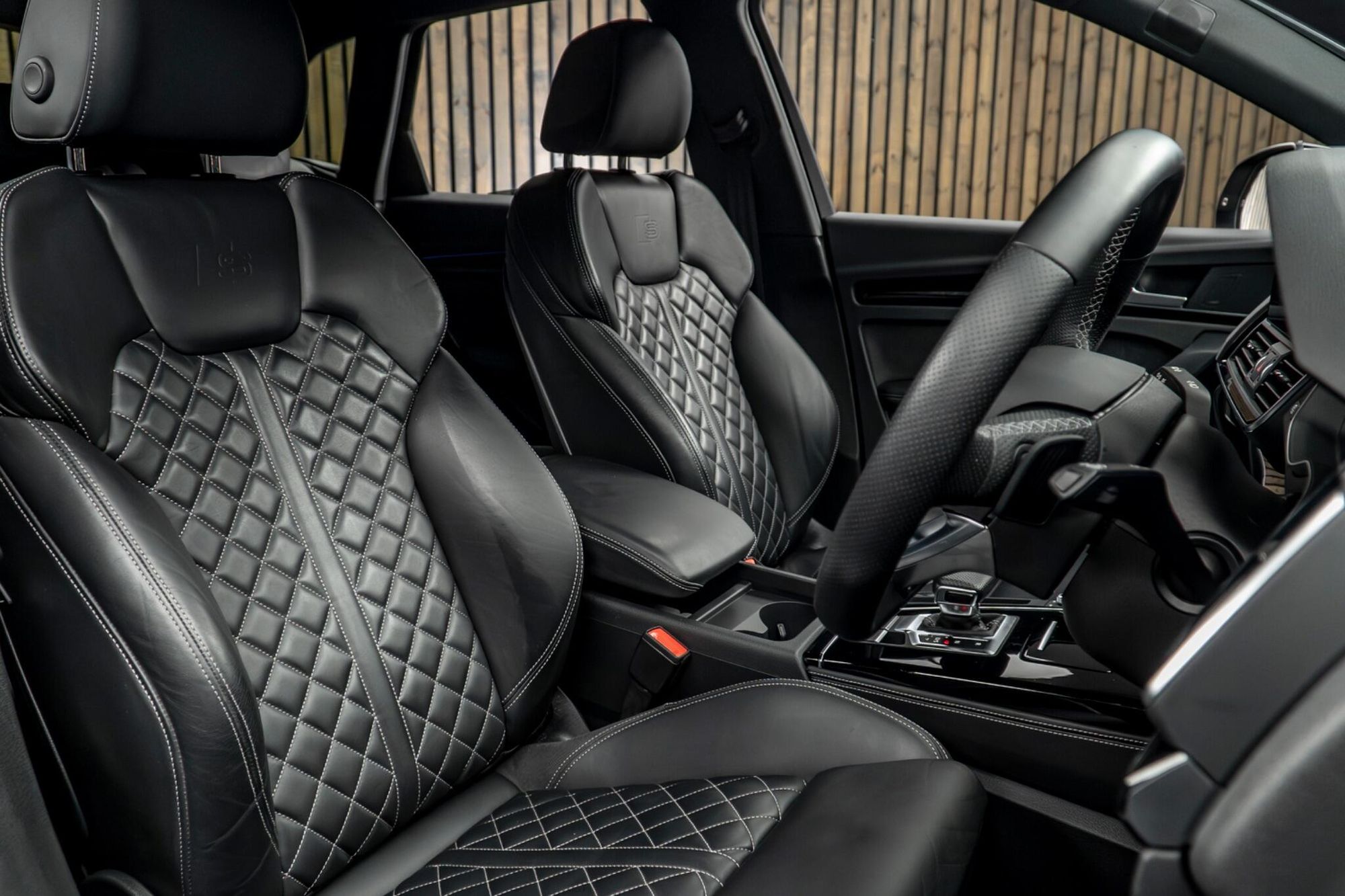 AUDI Q5 ESTATE SPECIAL EDITIONS 40 TDI Quattro Edition 1 5dr S Tronic for sale UK - Slide 2