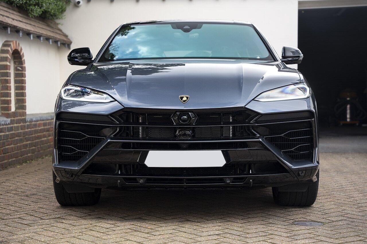 LAMBORGHINI URUS ESTATE 4.0T 25.9kWh Plug-in Hybrid FSI V8 5dr Auto for sale UK - Slide 2