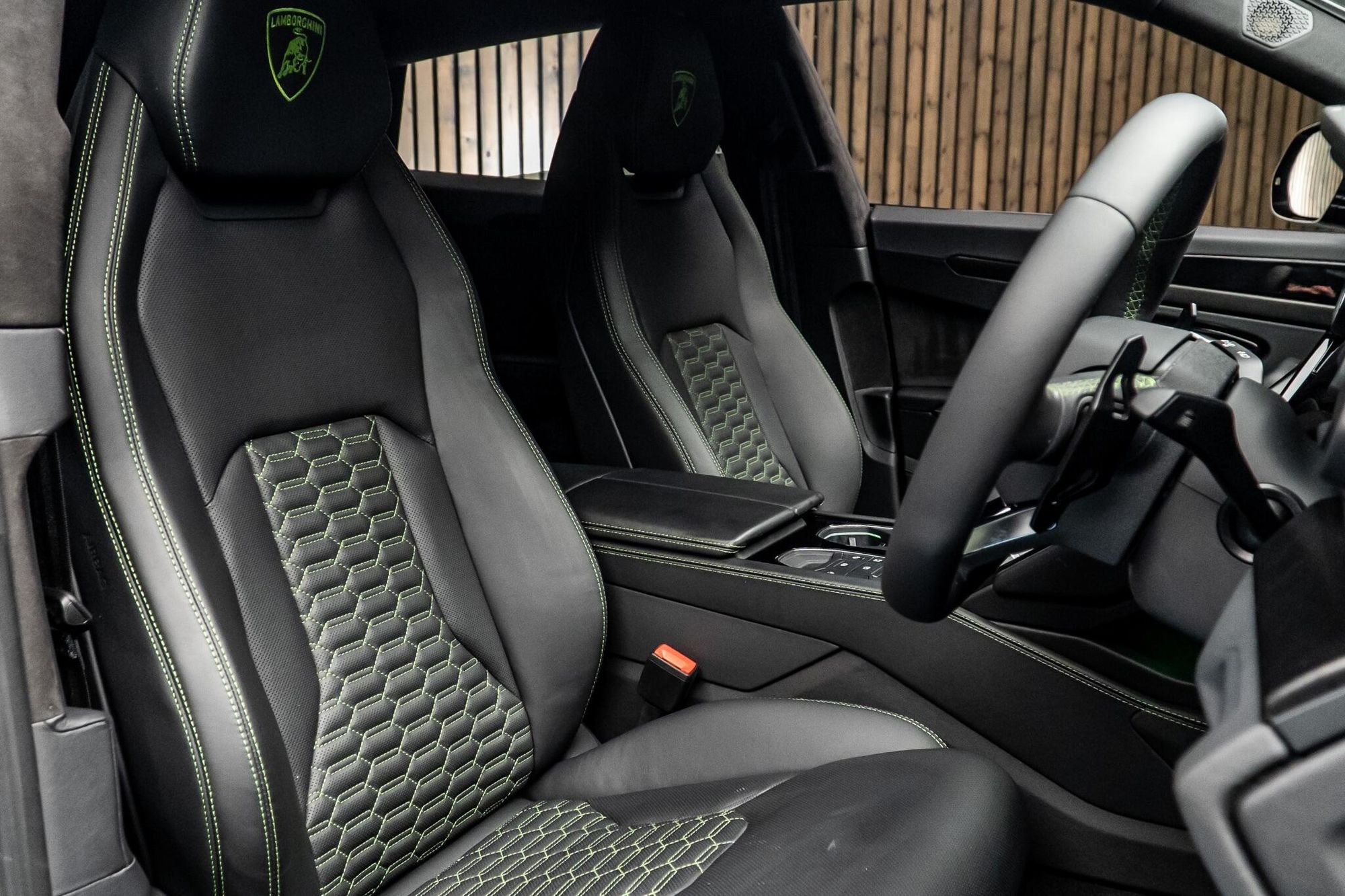 LAMBORGHINI URUS ESTATE 4.0T FSI V8 5dr Auto for sale UK - Slide 2