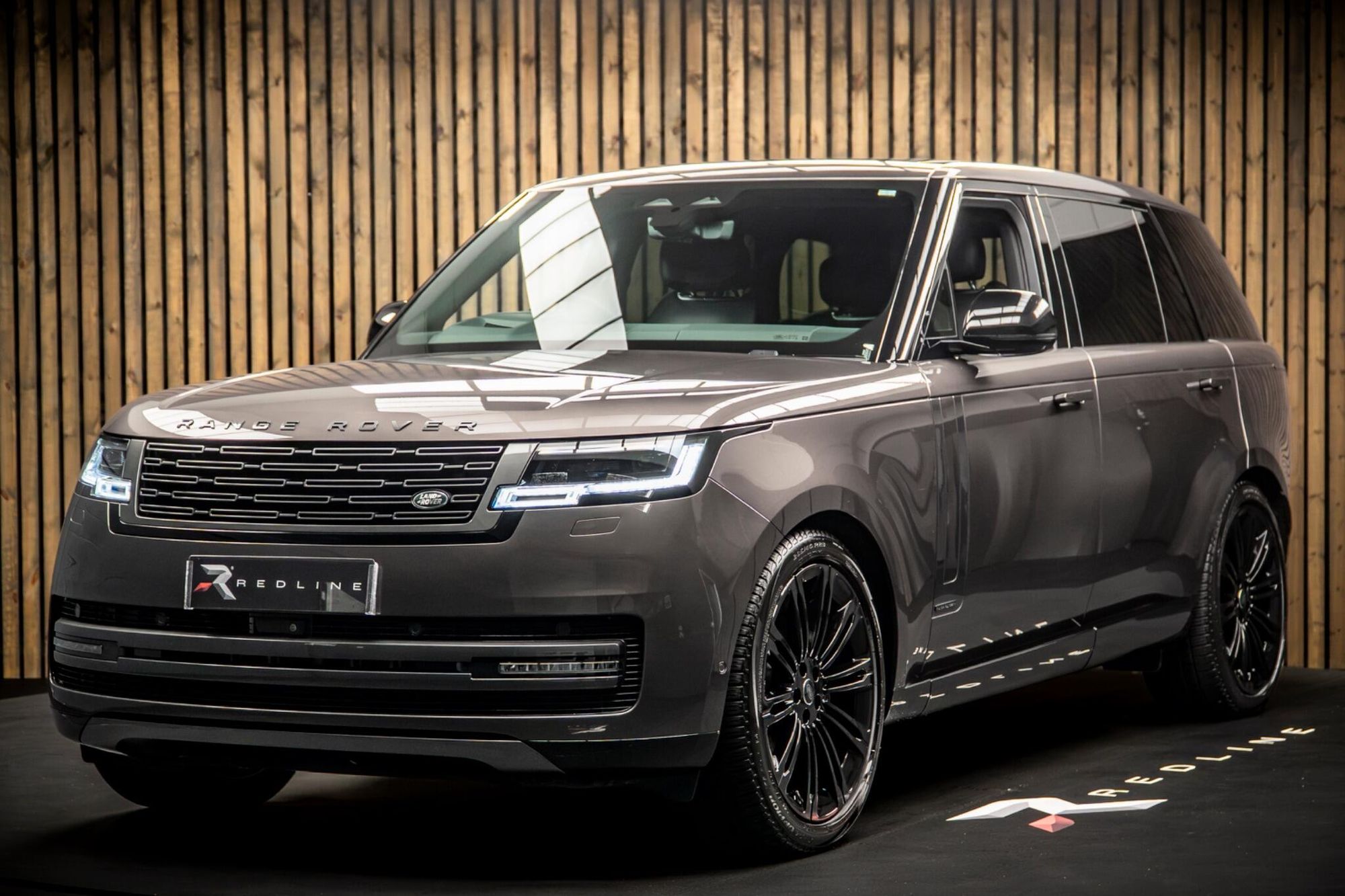 LAND ROVER RANGE ROVER DIESEL ESTATE 3.0 D350 Autobiography LWB 4dr Auto for sale UK - Slide 8