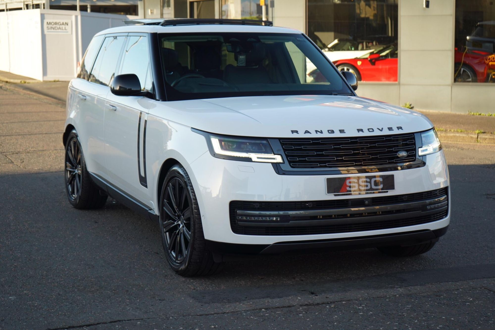 LAND ROVER RANGE ROVER ESTATE 3.0 P400 Autobiography 4dr Auto for sale UK - Slide 5