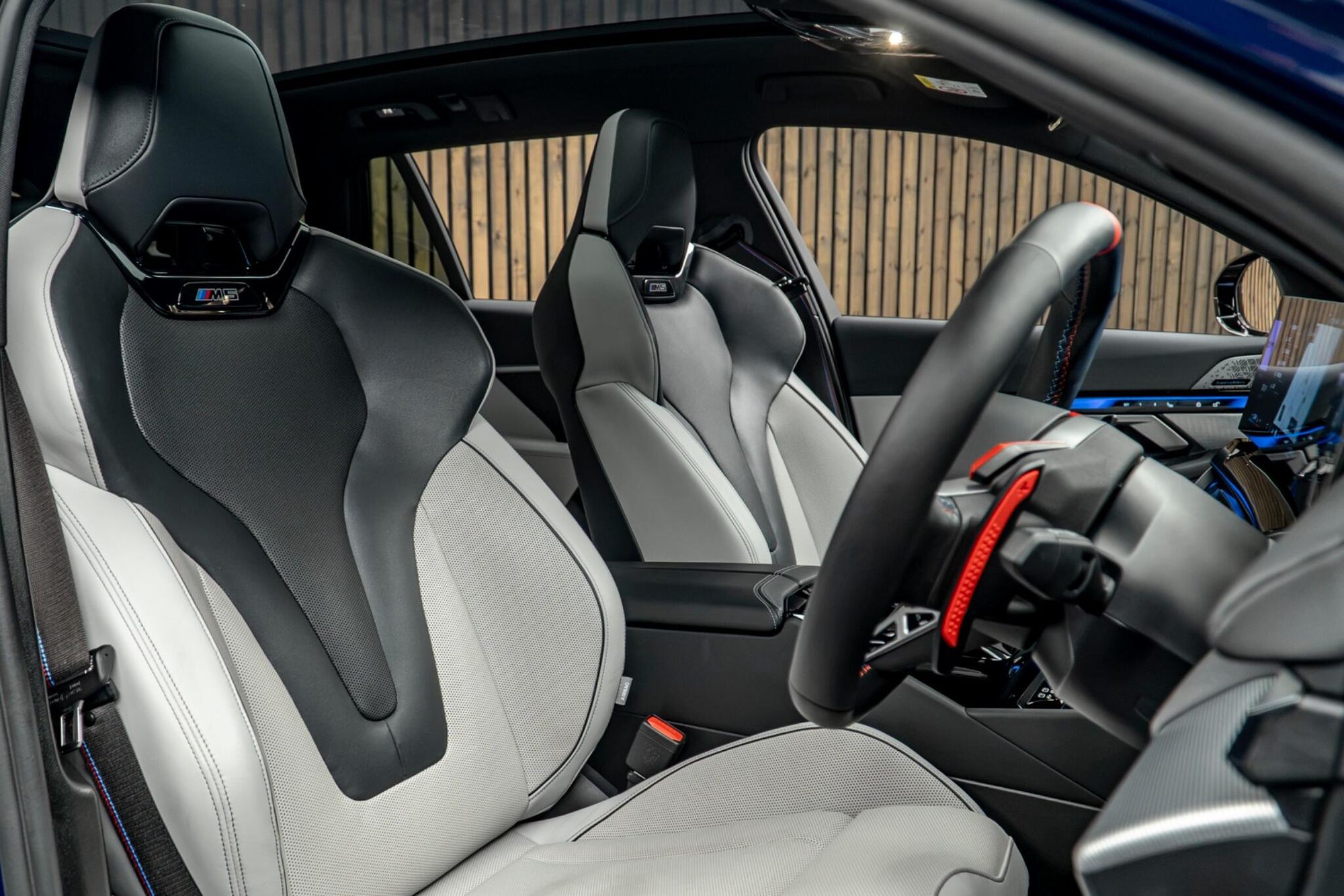 BMW M5 Touring 4.4 22.1kWh 5 Door Auto for sale UK - Slide 2