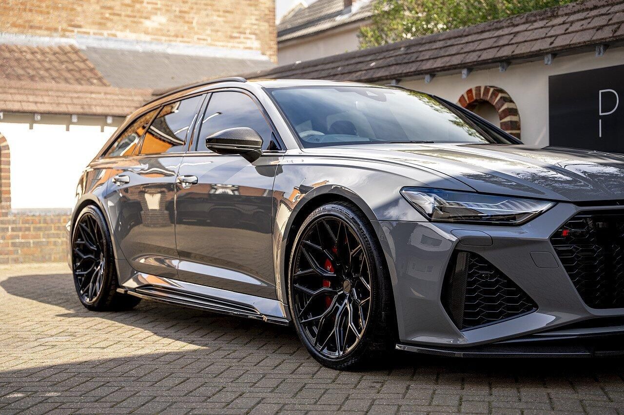 AUDI RS6 RS 6 AVANT RS 6 TFSI Quattro Performance 5dr Tiptronic for sale UK - Slide 4