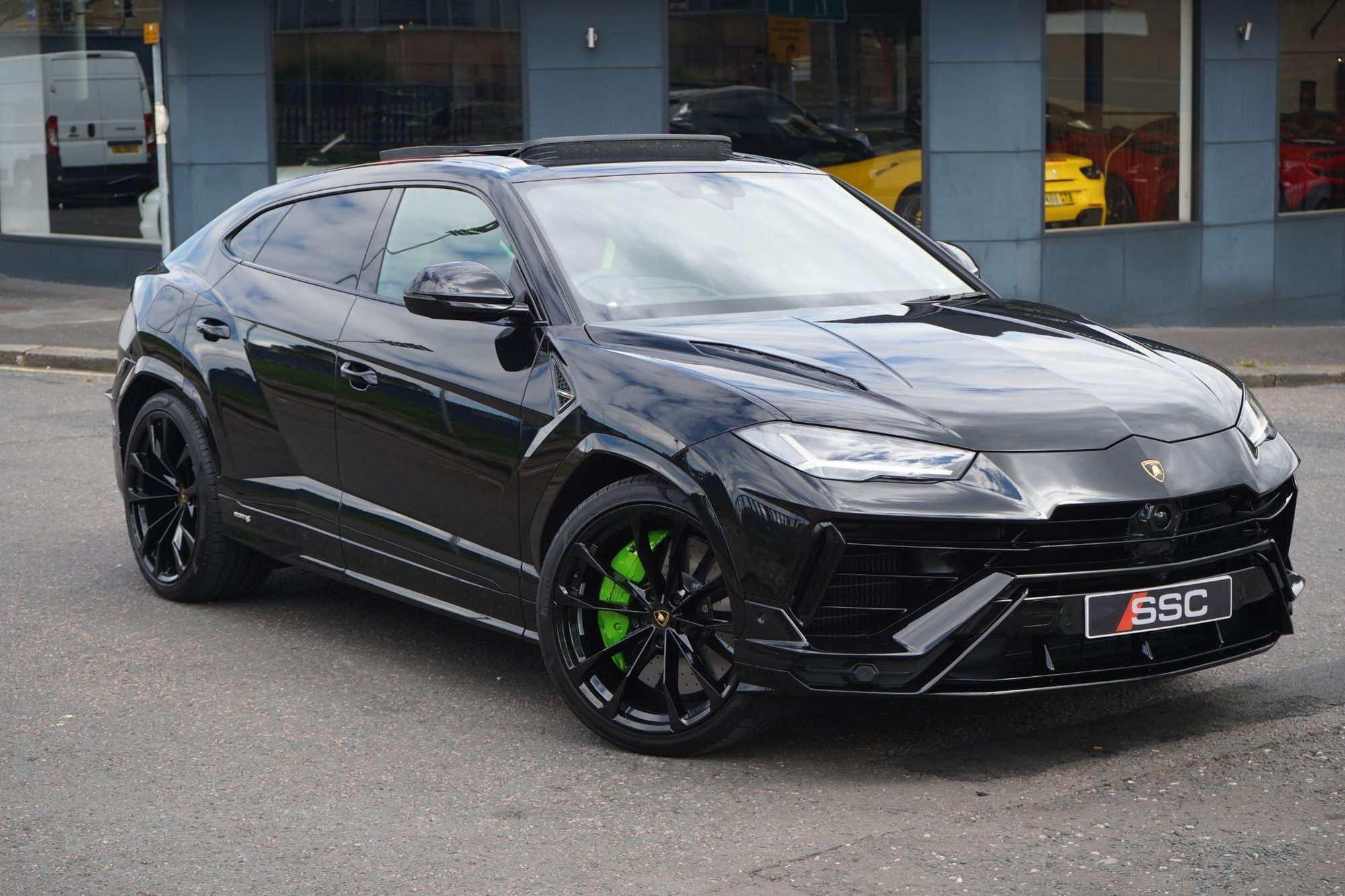 LAMBORGHINI URUS ESTATE 4.0T FSI V8 S 5dr Auto for sale UK - Slide 4