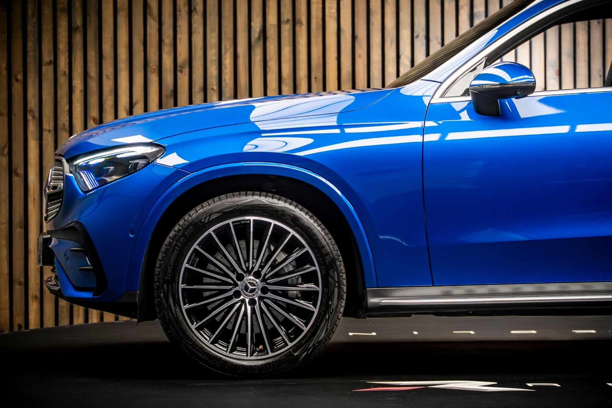 MERCEDES-BENZ GLC ESTATE GLC 300 4Matic AMG Line Premium Plus 5dr 9G-Tronic for sale UK - Slide 9