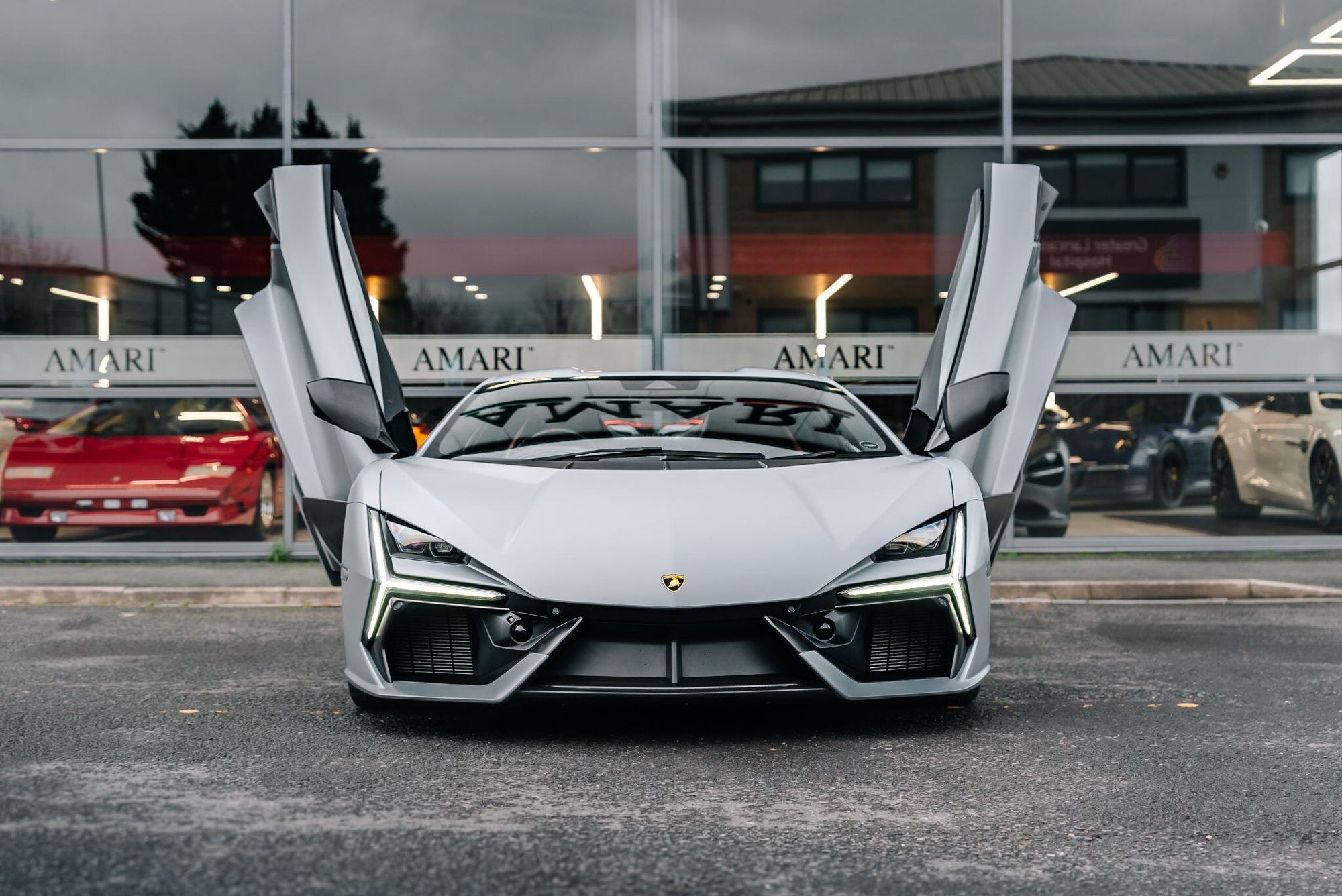 LAMBORGHINI REVUELTO COUPE 6.5 V12 1015 PHEV 2dr DCT for sale UK - Slide 6