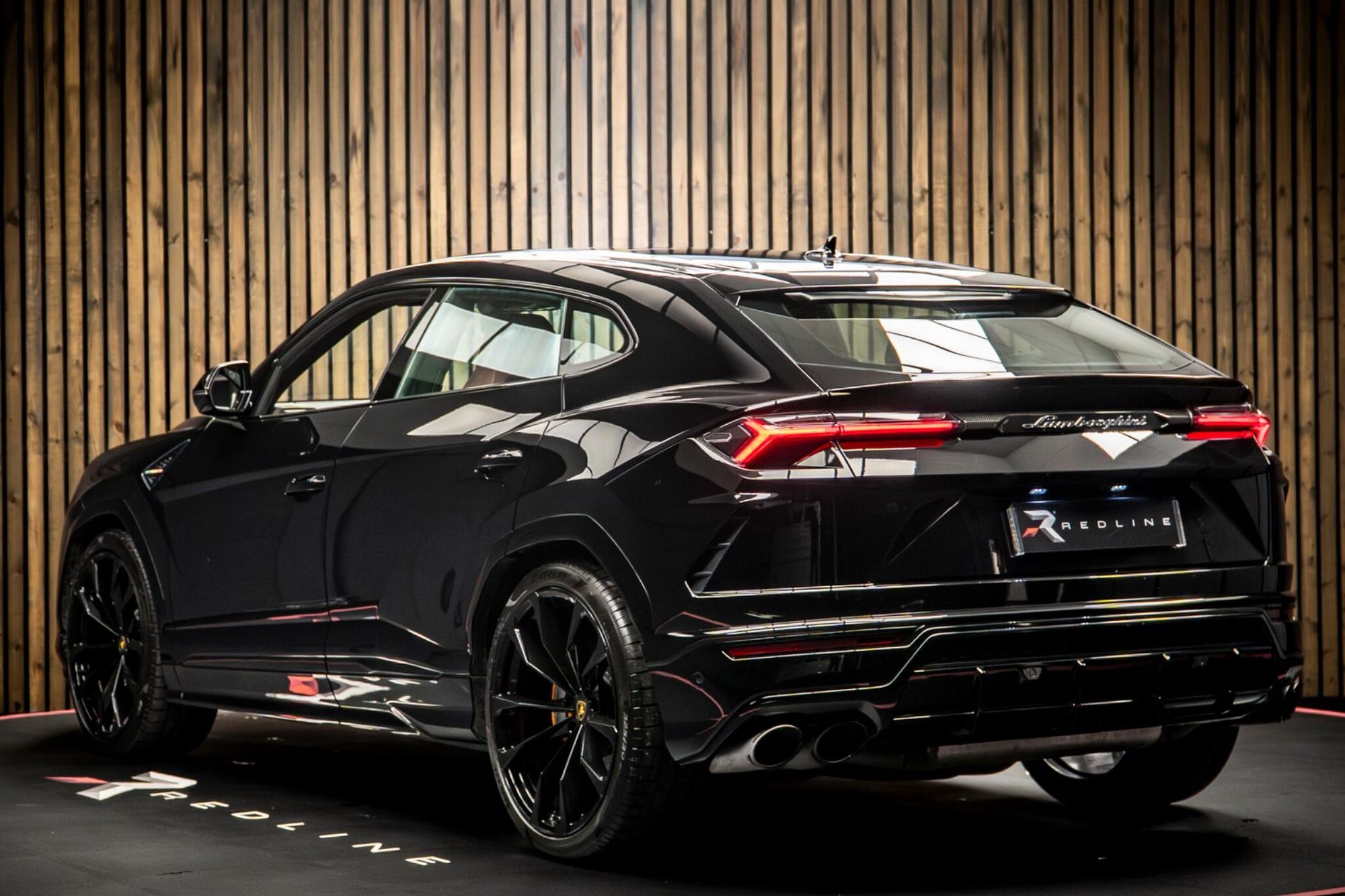 LAMBORGHINI URUS ESTATE 4.0T FSI V8 5dr Auto for sale UK - Slide 3