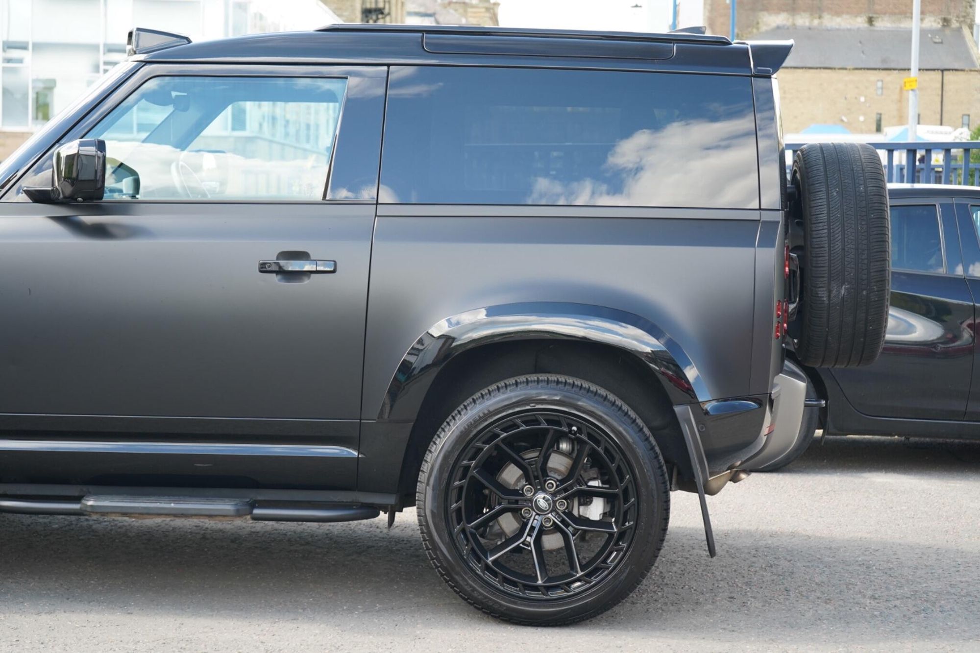 LAND ROVER DEFENDER DIESEL ESTATE 3.0 D250 X-Dynamic HSE 90 3dr Auto for sale UK - Slide 10