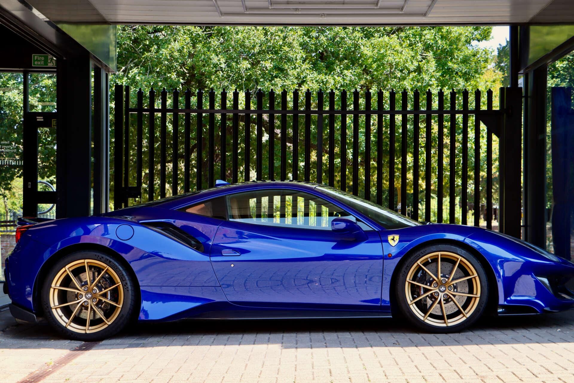 FERRARI 488 PISTA COUPE 2dr Auto for sale UK - Slide 4