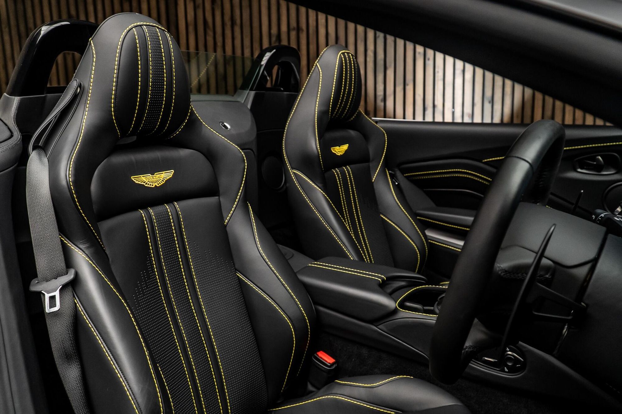 ASTON MARTIN VANTAGE V8 ROADSTER 2dr ZF 8 Speed Auto for sale UK - Slide 2