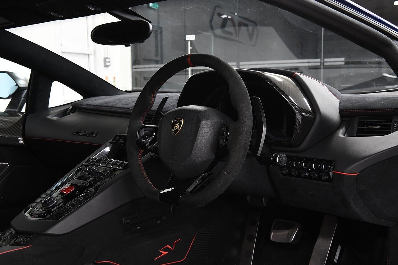 LAMBORGHINI AVENTADOR COUPE LP 750-4 Superveloce 2dr ISR for sale UK - Slide 5