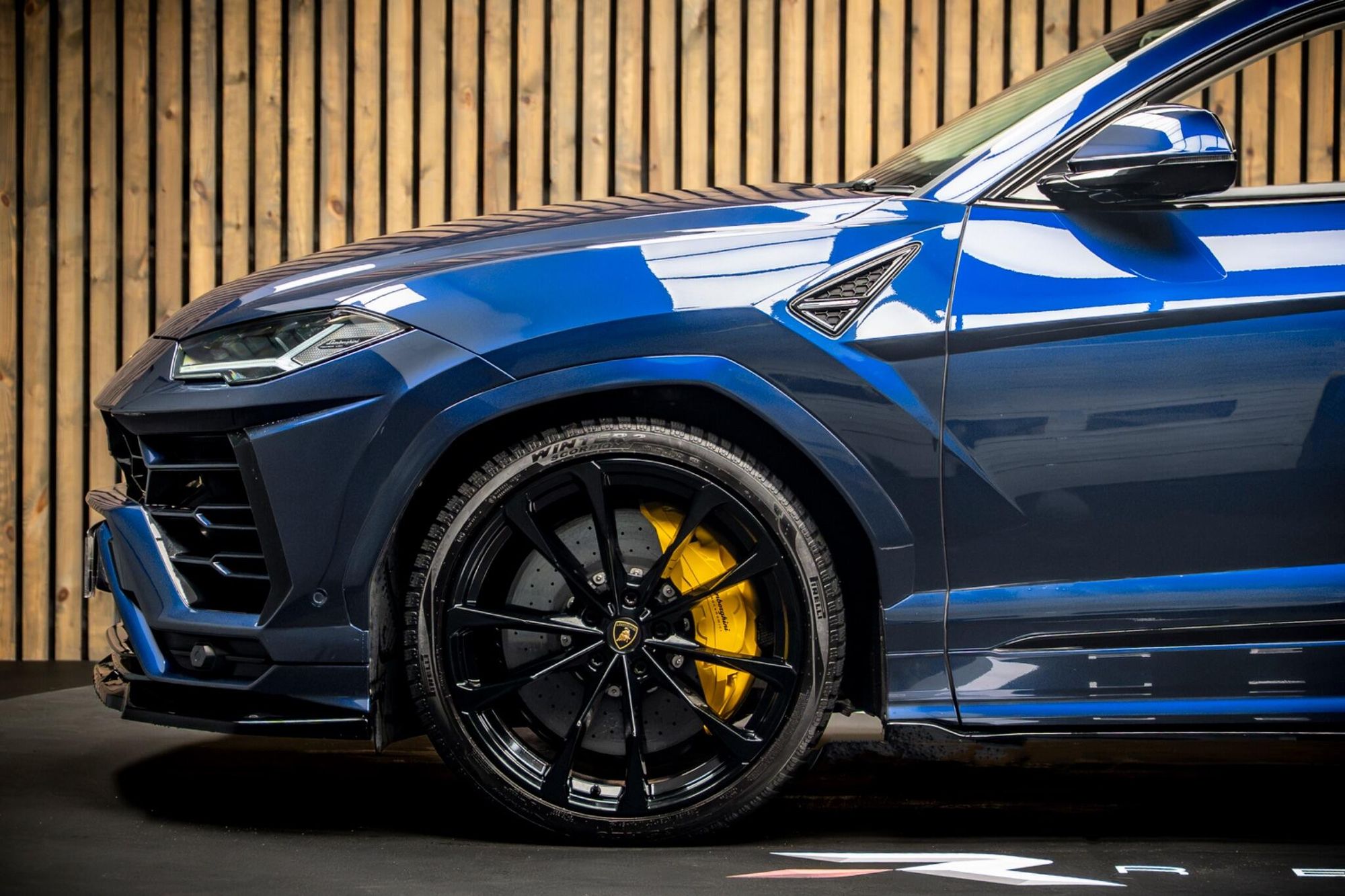 LAMBORGHINI URUS ESTATE 4.0T FSI V8 5dr Auto for sale UK - Slide 9