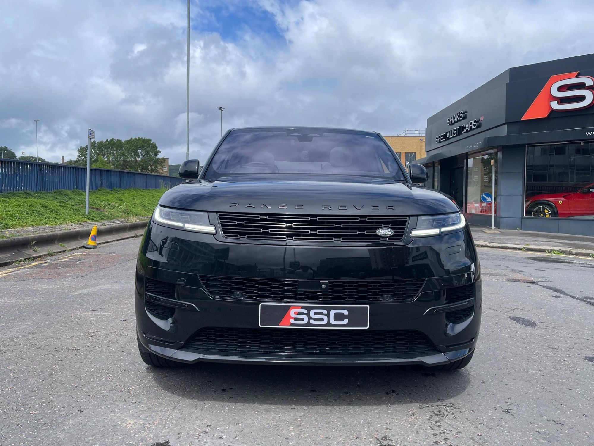 LAND ROVER RANGE ROVER SPORT ESTATE 4.4 P530 V8 First Edition 5dr Auto for sale UK - Slide 2