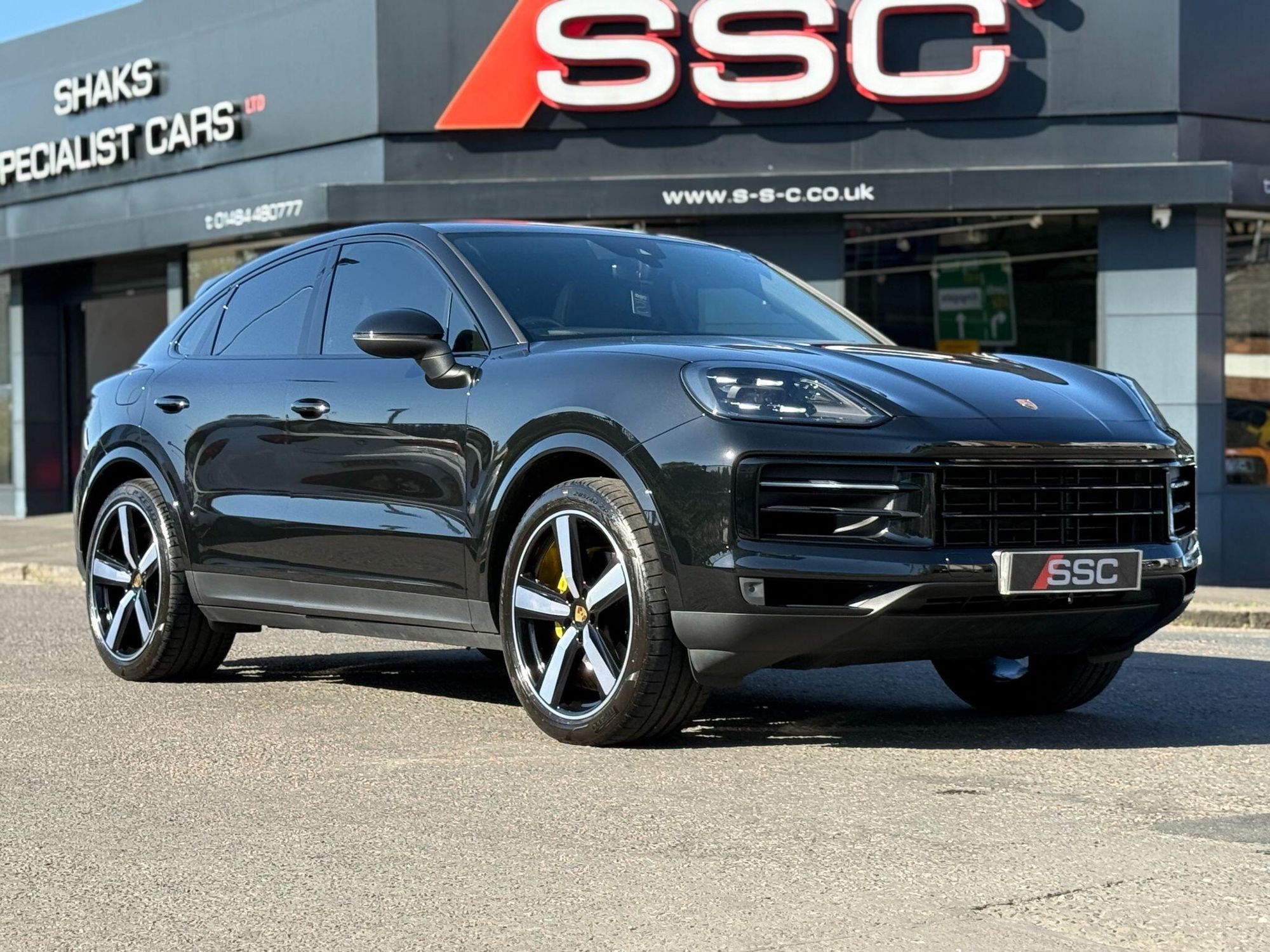 Porsche Cayenne Coupe 3.0 V6 Black Edition 353 Tiptronic S 5 Door Auto for sale UK - Slide 4