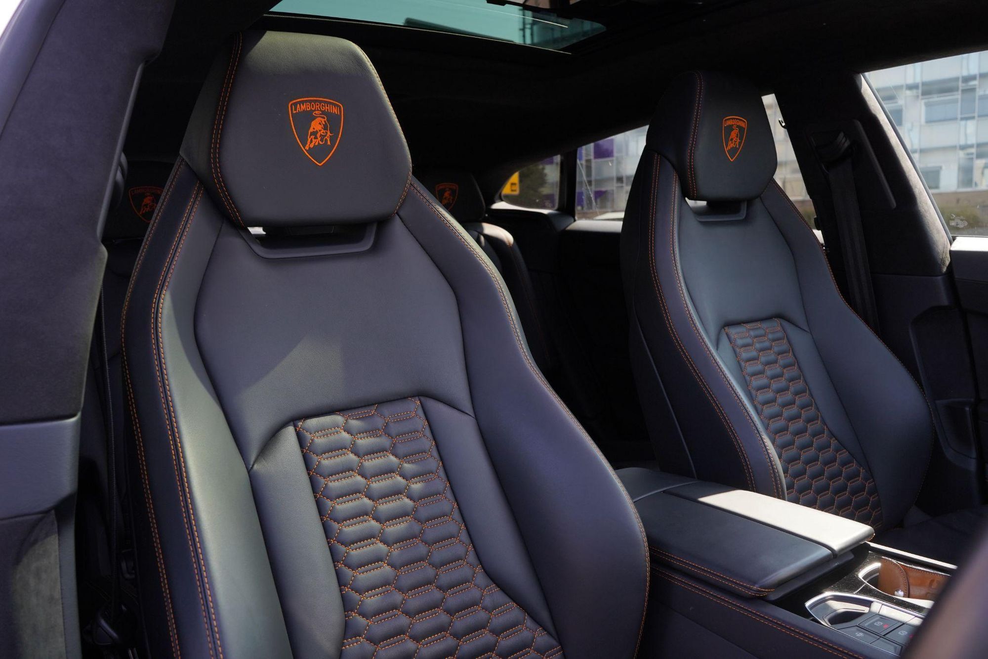 LAMBORGHINI URUS ESTATE 4.0T FSI V8 5dr Auto for sale UK - Slide 3
