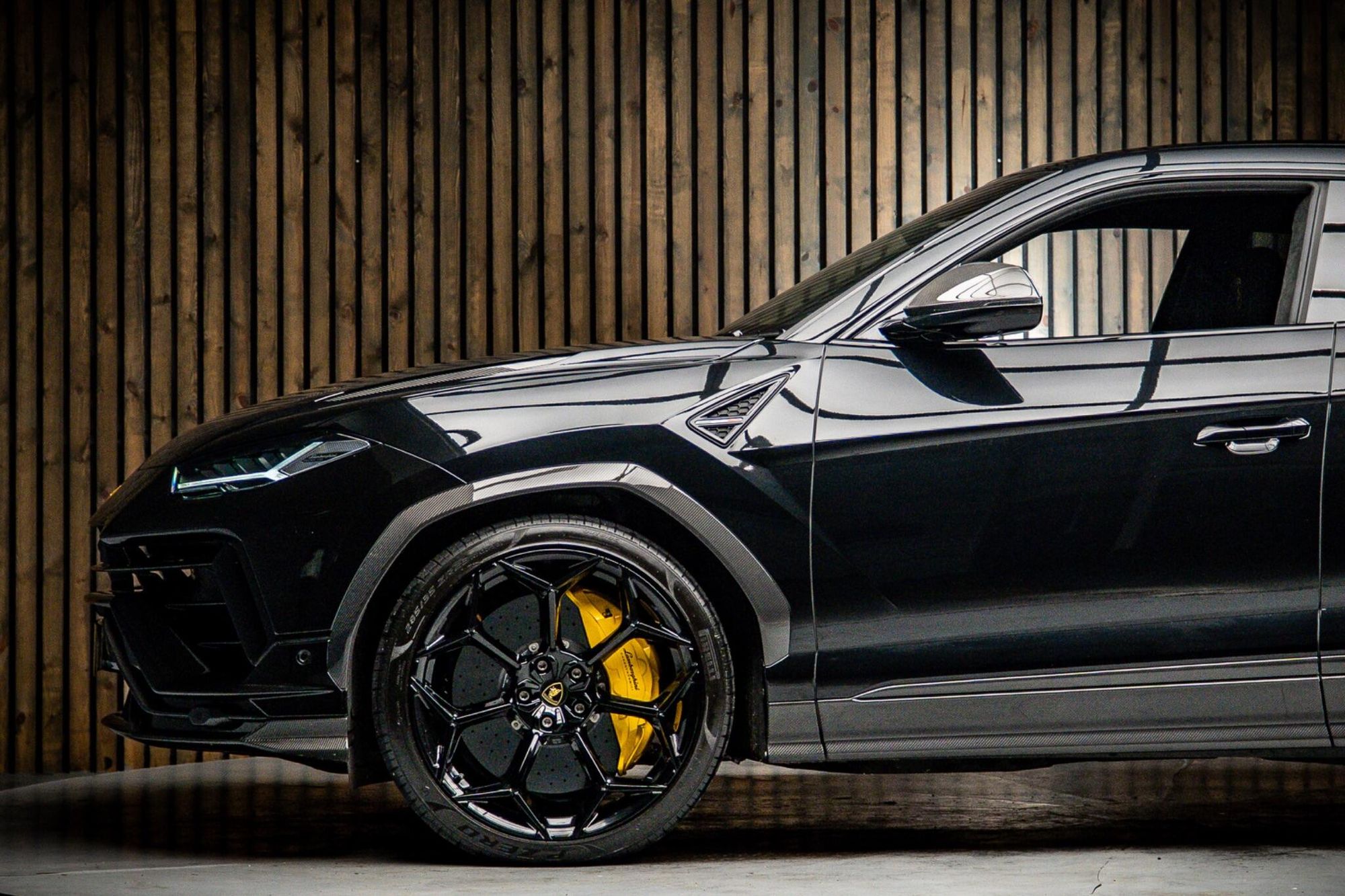 LAMBORGHINI URUS ESTATE 4.0T FSI V8 Performante 5dr Auto for sale UK - Slide 9