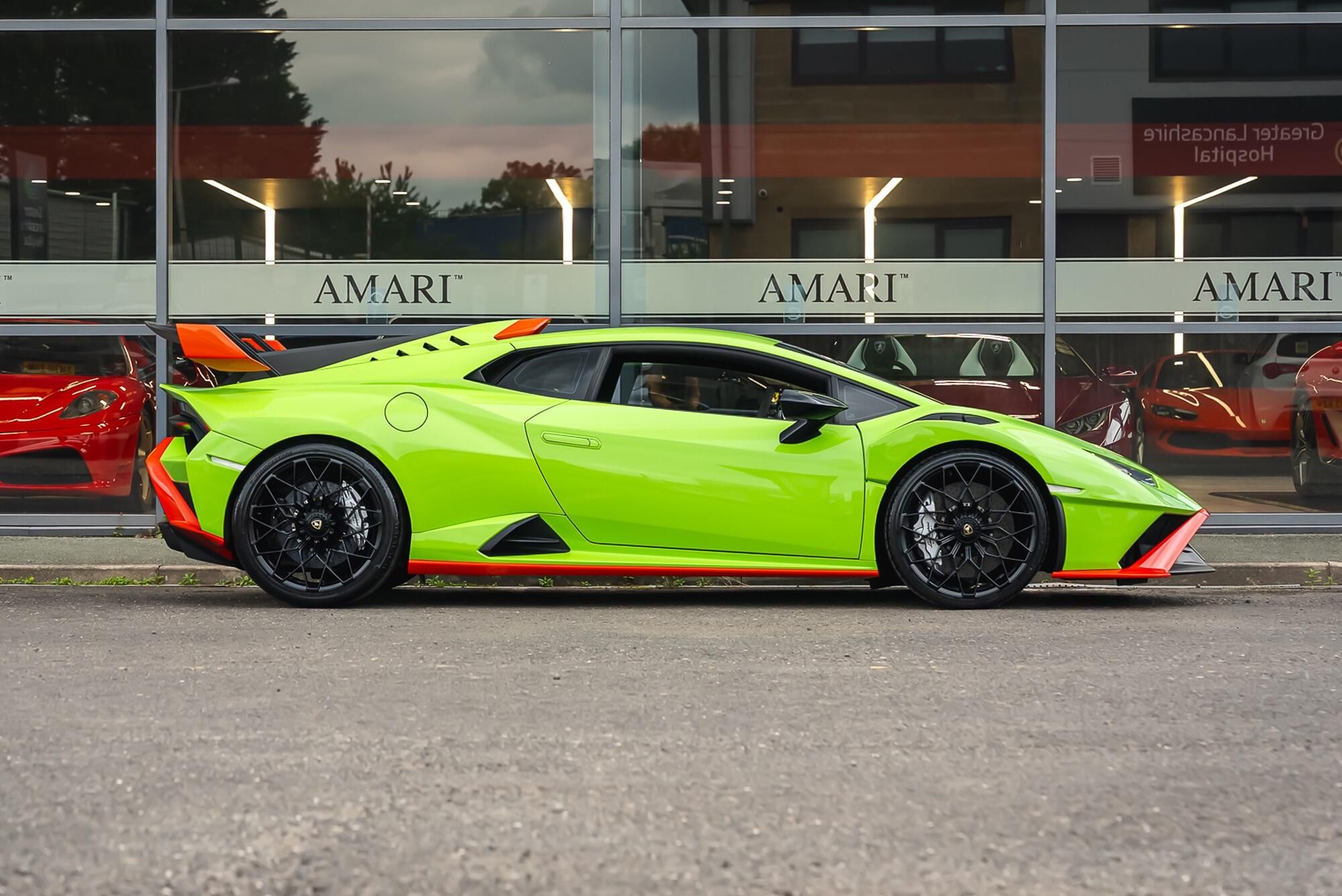 LAMBORGHINI HURACAN EVO COUPE 5.2 V10 640 STO 2dr Auto for sale UK - Slide 2