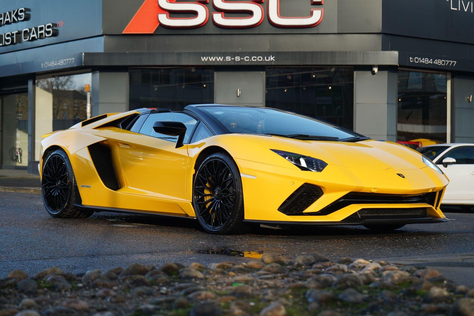 LAMBORGHINI AVENTADOR ROADSTER LP 740-4 S 2dr ISR for sale UK - Slide 6