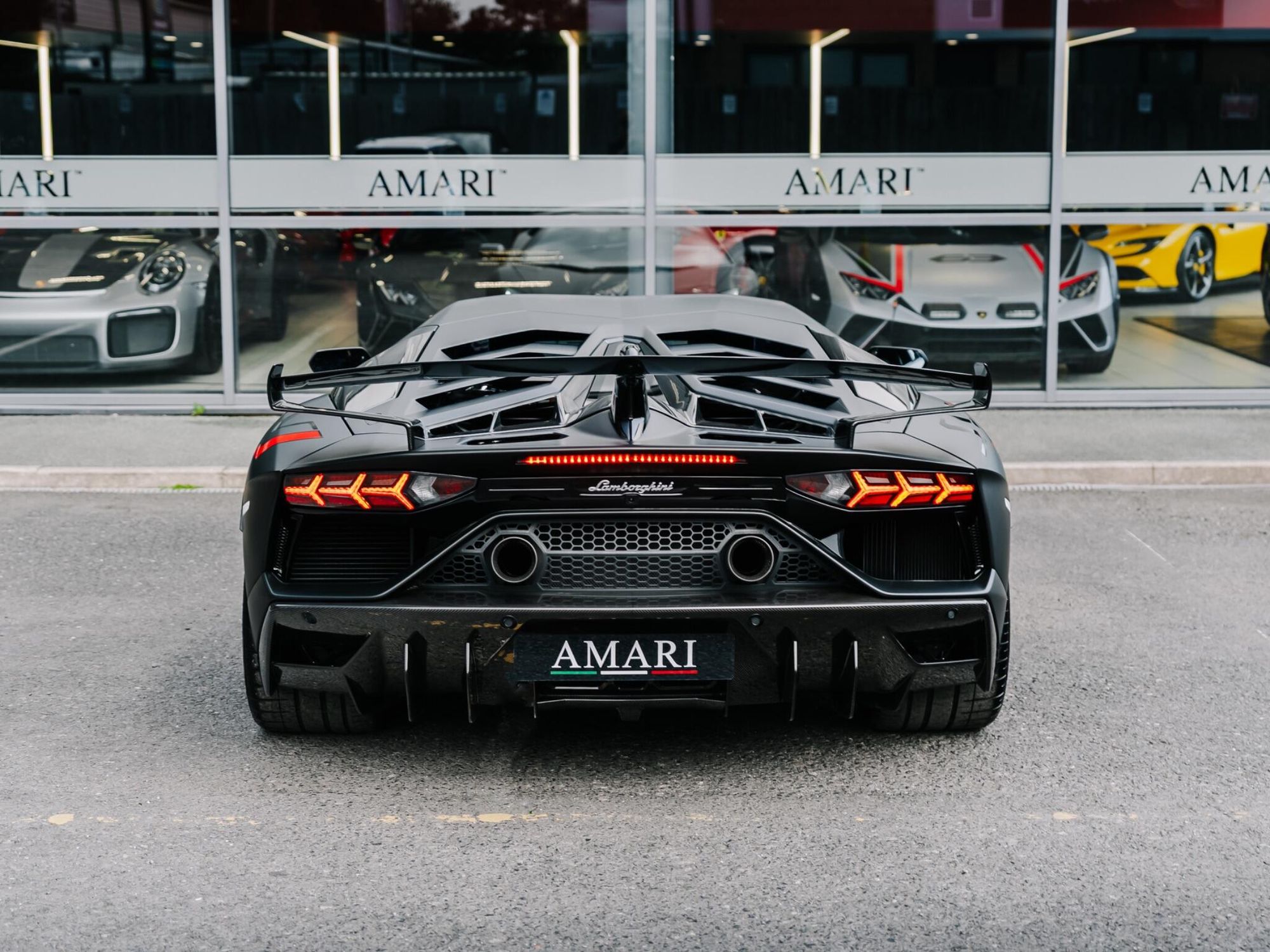 LAMBORGHINI AVENTADOR COUPE SPECIAL EDITION LP 770-4 SVJ 2dr ISR for sale UK - Slide 9