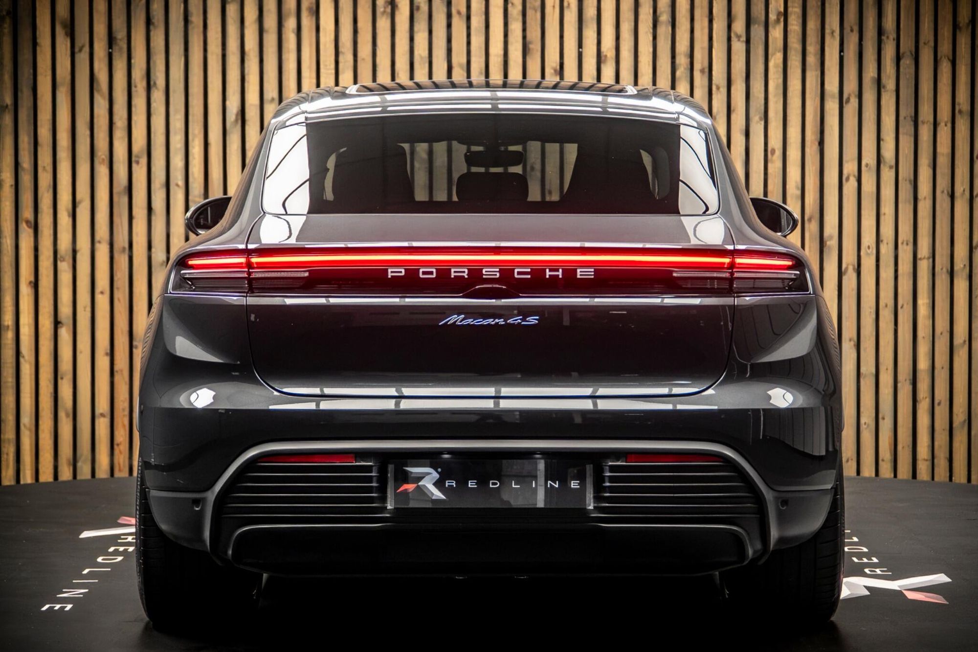 PORSCHE MACAN ELECTRIC ESTATE 380kW 4S 100kWh 5dr Auto for sale UK - Slide 6