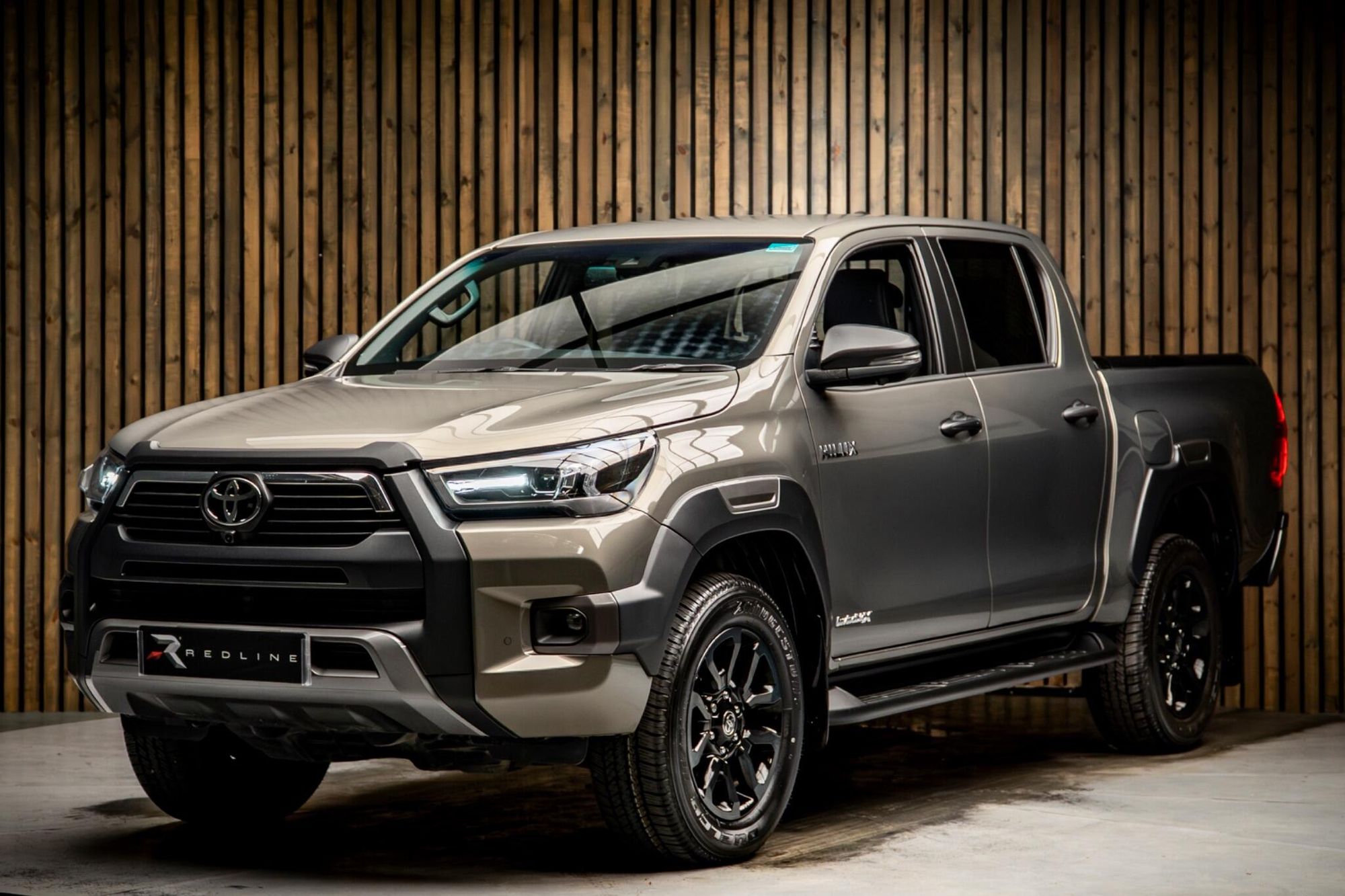 TOYOTA HILUX DIESEL Invincible X D/Cab Pick Up 2.8 D-4D Auto for sale UK - Slide 8