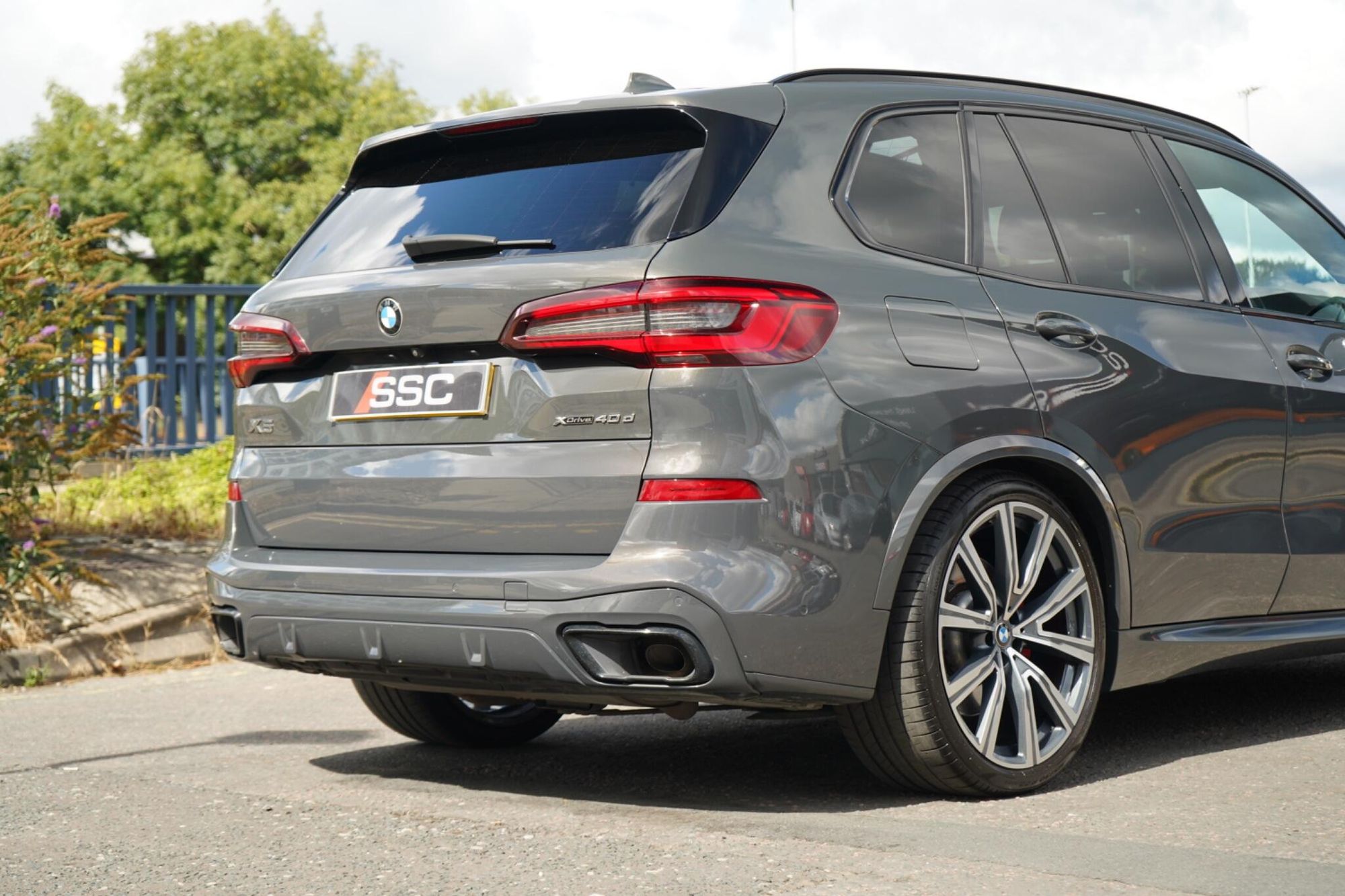 BMW X5 DIESEL ESTATE xDrive40d MHT M Sport 5dr Auto for sale UK - Slide 10