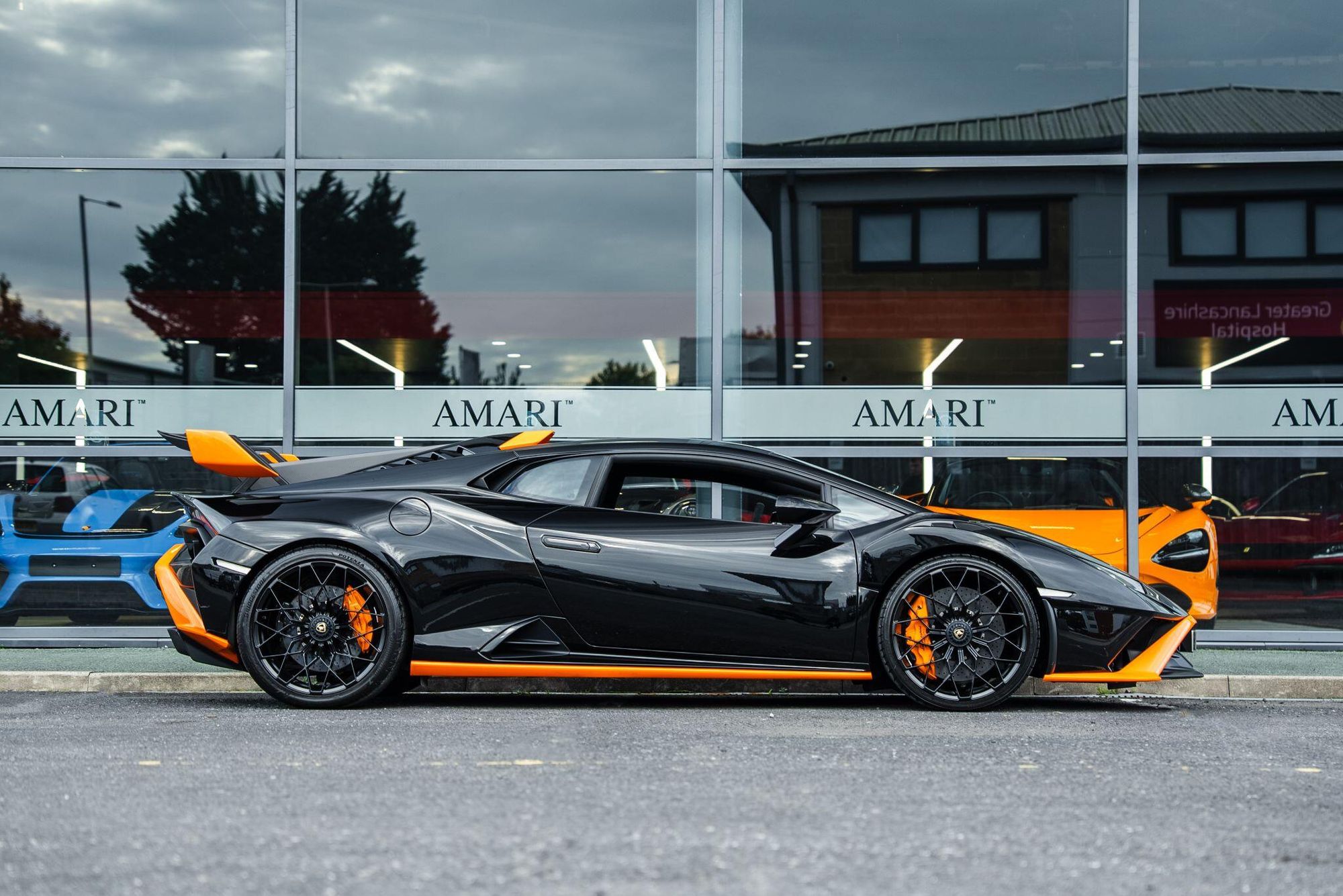 LAMBORGHINI HURACAN EVO COUPE 5.2 V10 640 STO 2dr Auto for sale UK - Slide 2