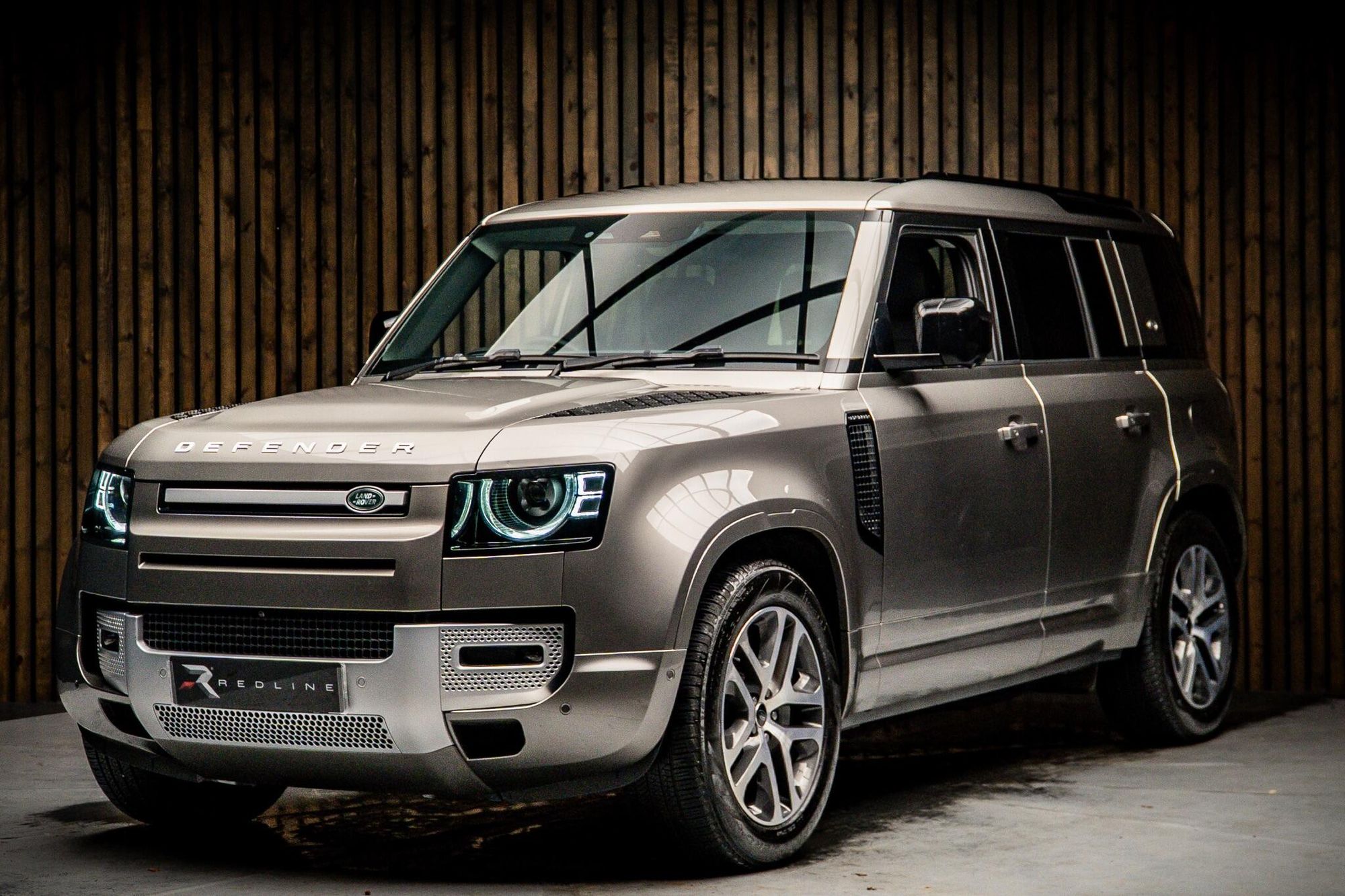 LAND ROVER DEFENDER ESTATE SPECIAL EDITIONS 2.0 P400e XS Edition 110 5dr Auto for sale UK - Slide 8