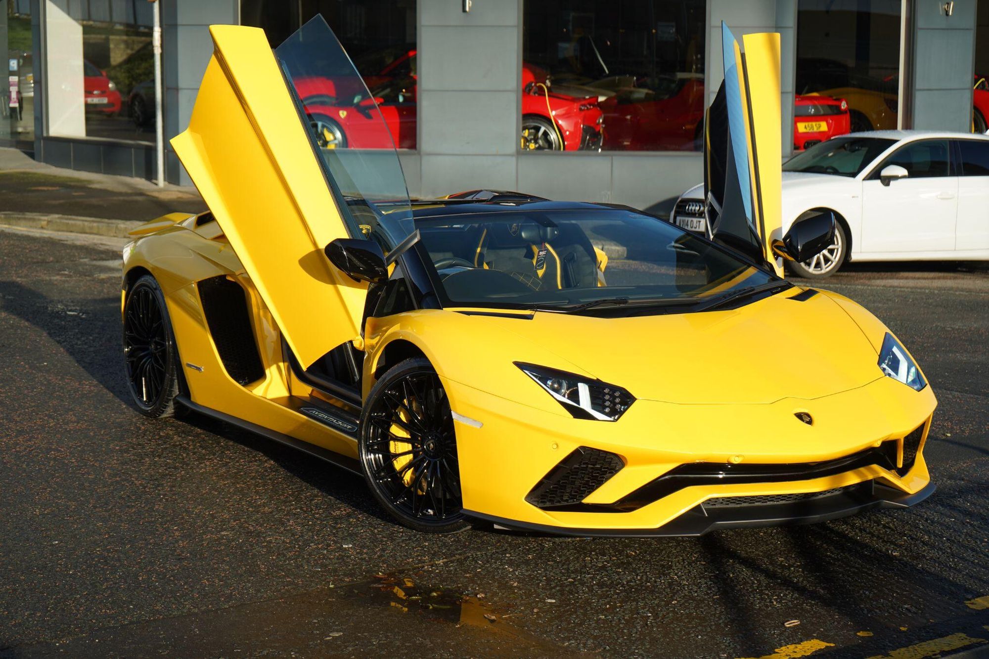 LAMBORGHINI AVENTADOR ROADSTER LP 740-4 S 2dr ISR for sale UK - Slide 5
